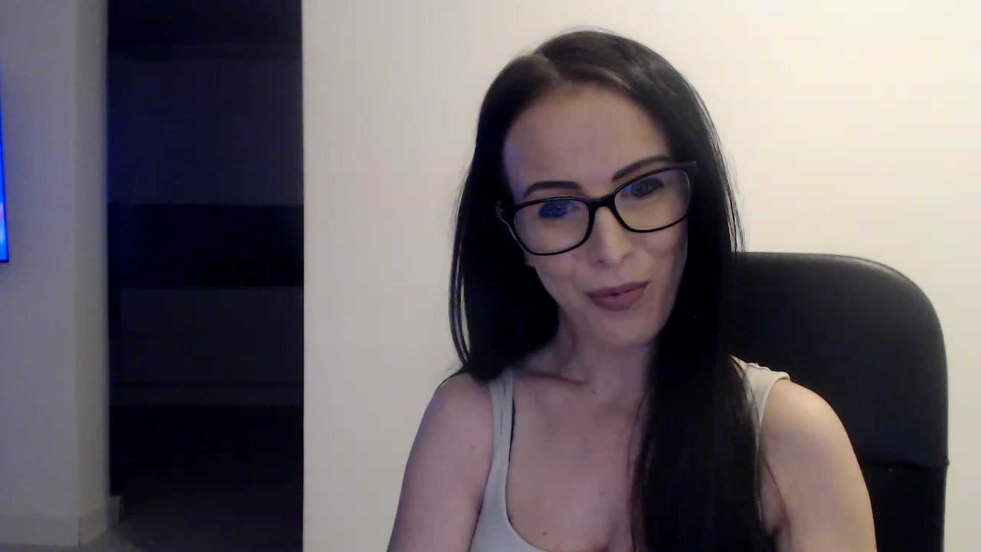 Gallery image thumbnail from Alexys23's myfreecams stream on, 01/30/2023, 03:02 image 2 of 20