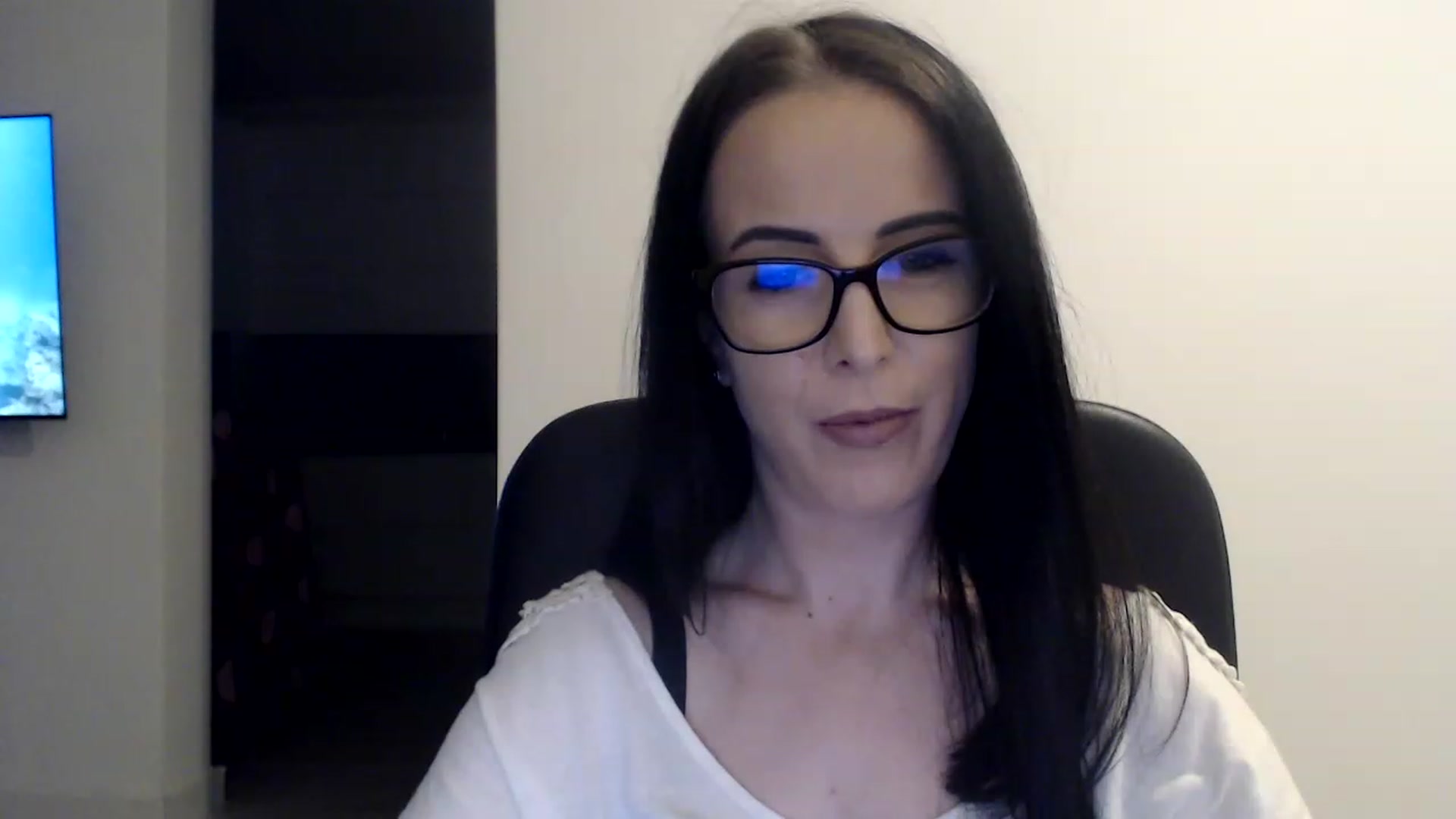 Gallery image thumbnail from Alexys23's myfreecams stream on, 02/10/2023, 01:35 image 13 of 20