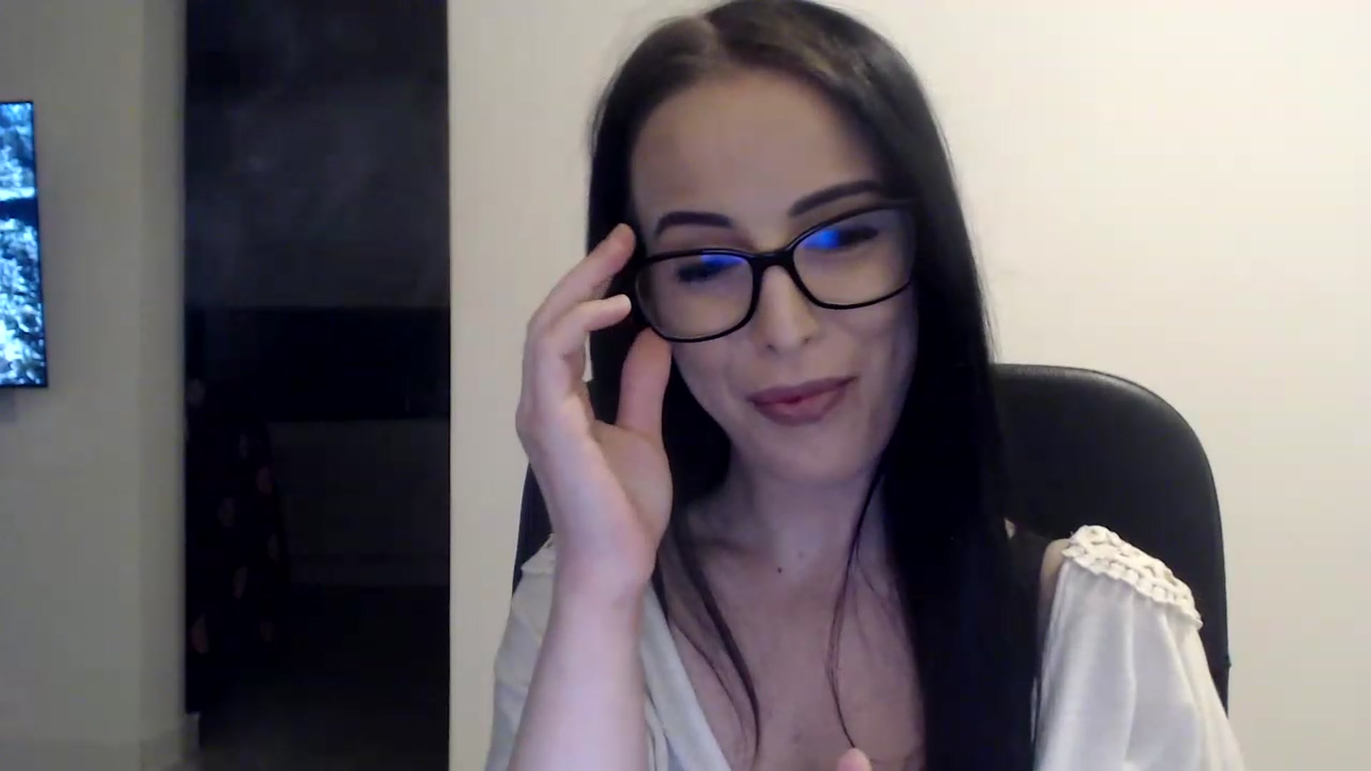 Gallery image thumbnail from Alexys23's myfreecams stream on, 02/10/2023, 02:30 image 18 of 20