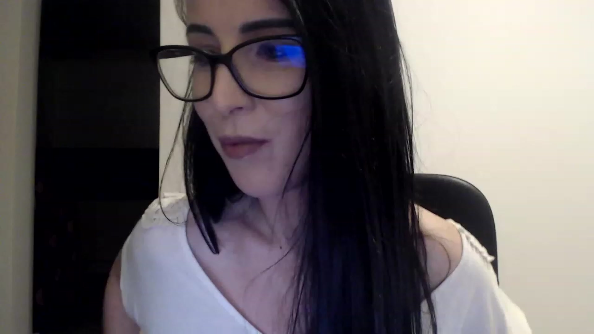 Gallery image thumbnail from Alexys23's myfreecams stream on, 02/10/2023, 04:46 image 13 of 20