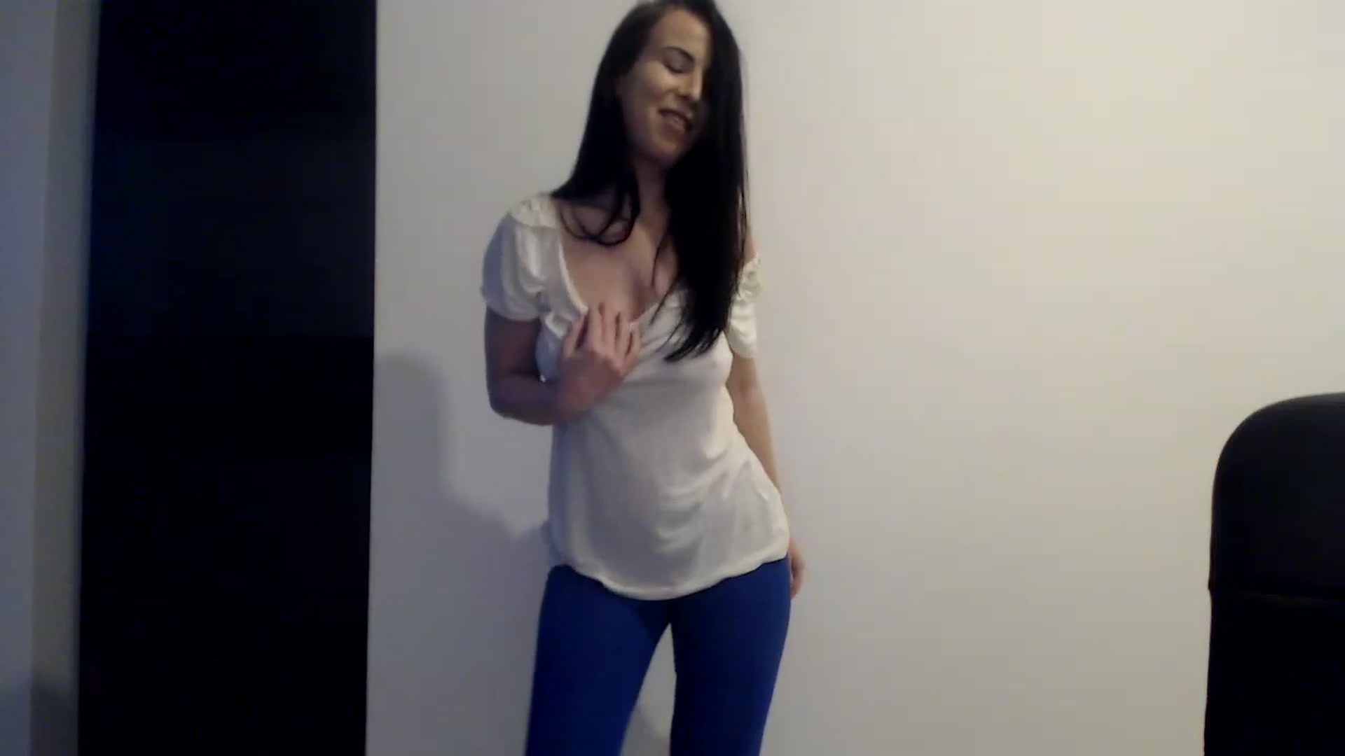 Gallery image thumbnail from Alexys23's myfreecams stream on, 02/10/2023, 04:46 image 15 of 20