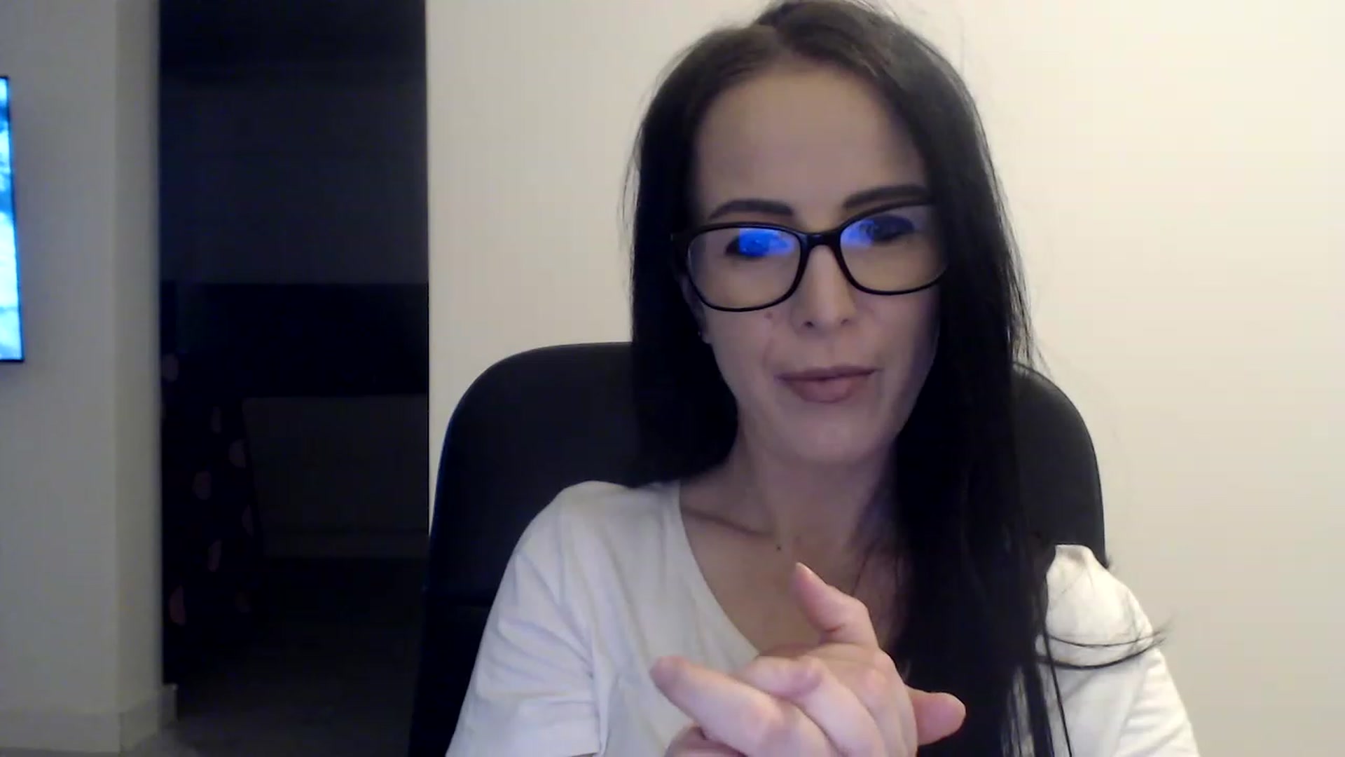 Gallery image thumbnail from Alexys23's myfreecams stream on, 02/12/2023, 02:01 image 9 of 20