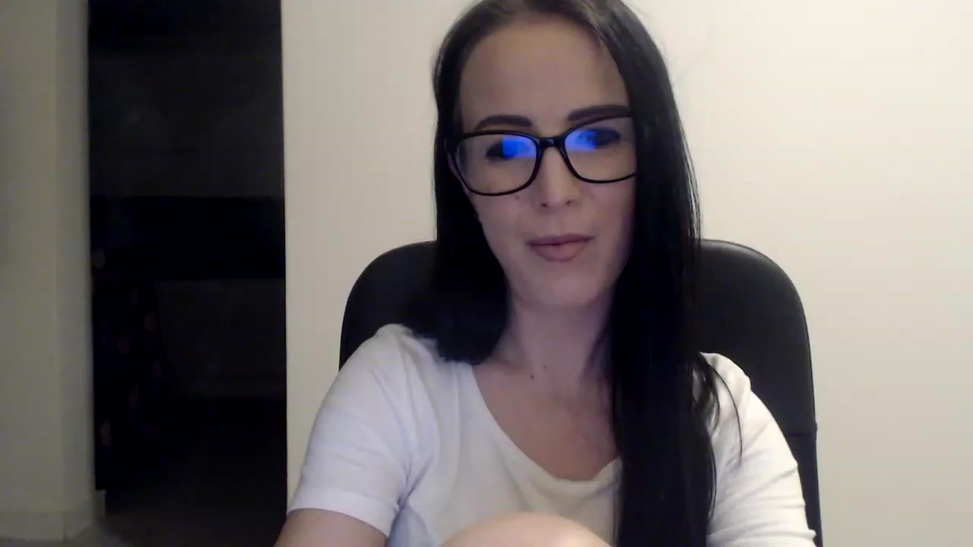 Gallery image thumbnail from Alexys23's myfreecams stream on, 02/12/2023, 05:31 image 10 of 20