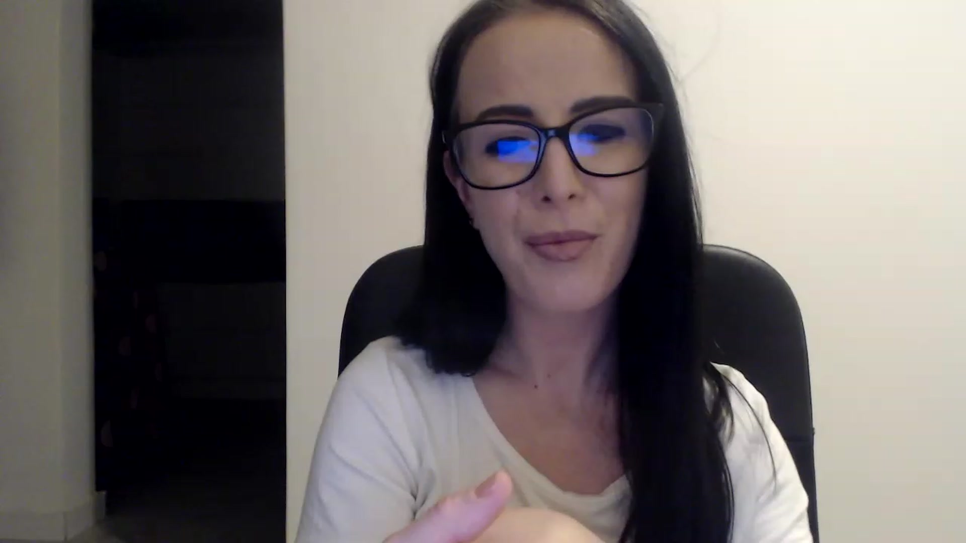 Gallery image thumbnail from Alexys23's myfreecams stream on, 02/12/2023, 05:31 image 11 of 20