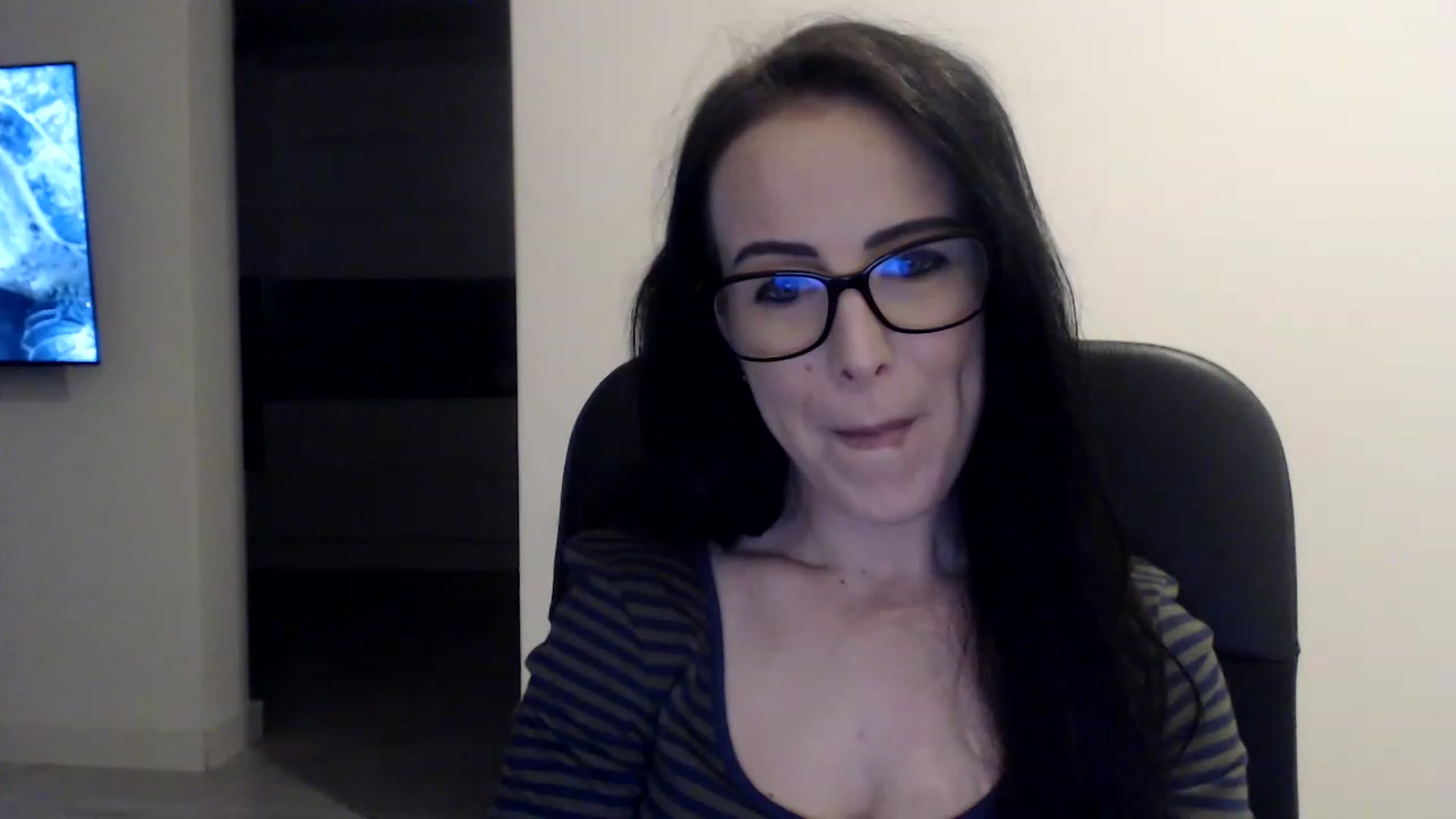 Gallery image thumbnail from Alexys23's myfreecams stream on, 02/24/2023, 02:26 image 14 of 20