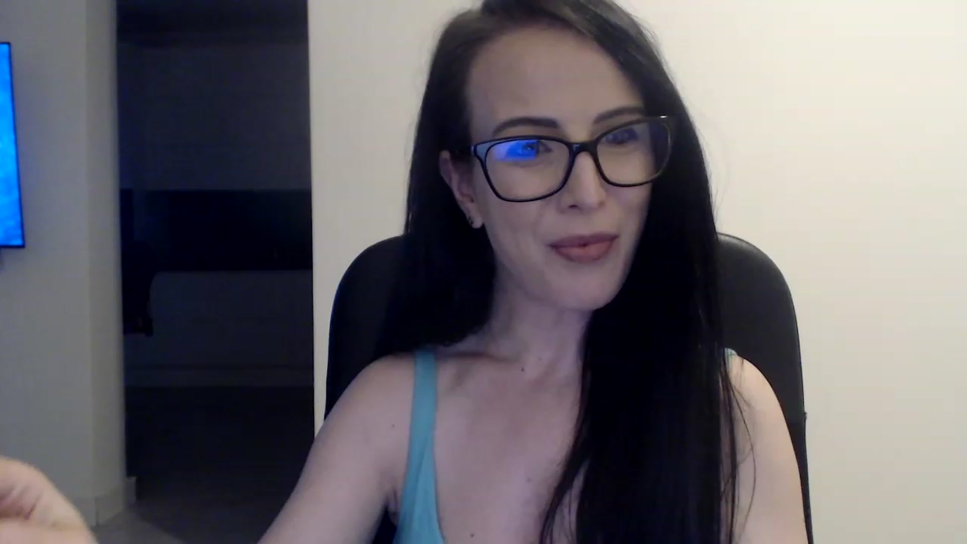 Gallery image thumbnail from Alexys23's myfreecams stream on, 03/06/2023, 06:20 image 19 of 20