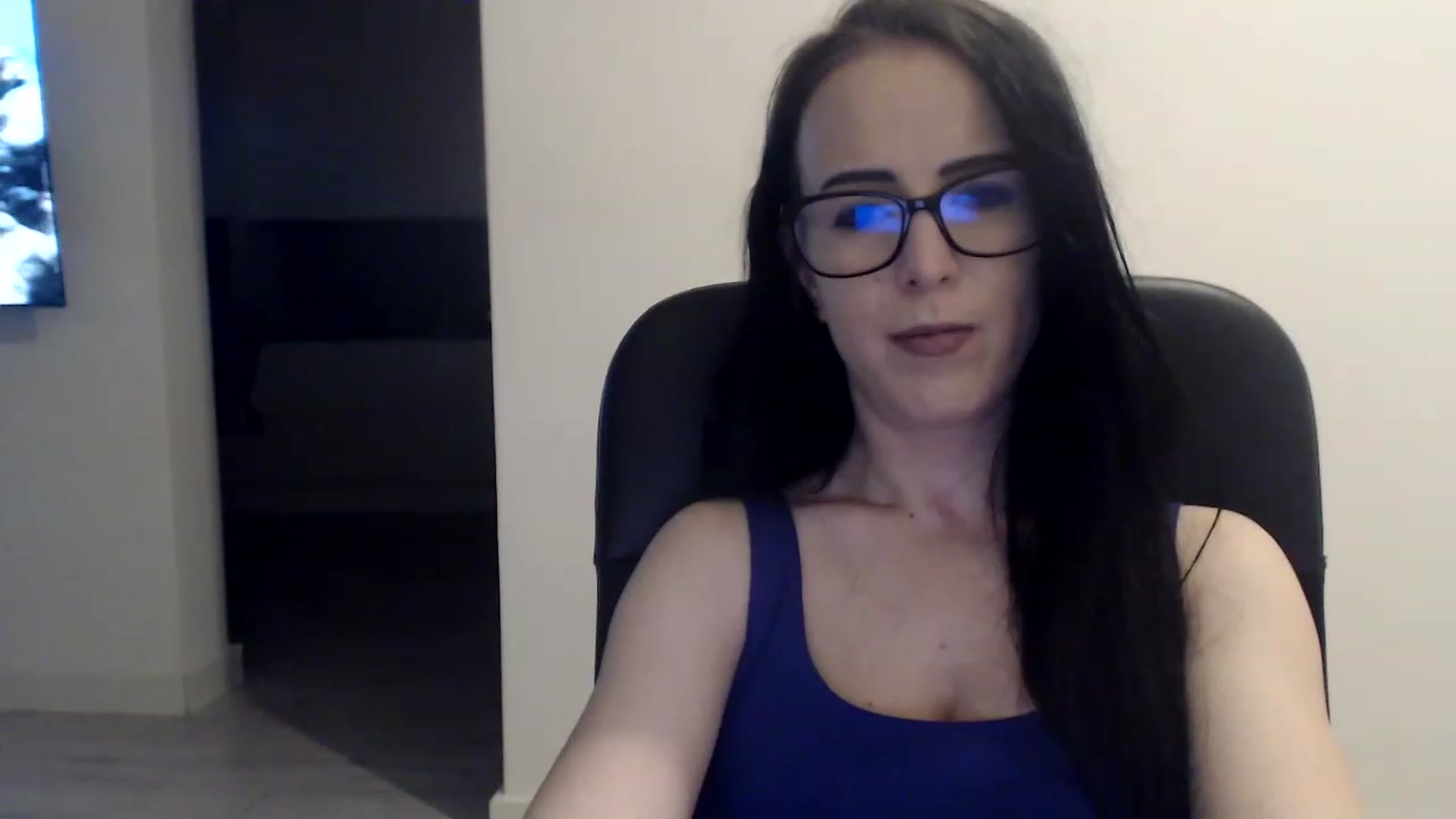 Gallery image thumbnail from Alexys23's myfreecams stream on, 03/07/2023, 02:35 image 13 of 20