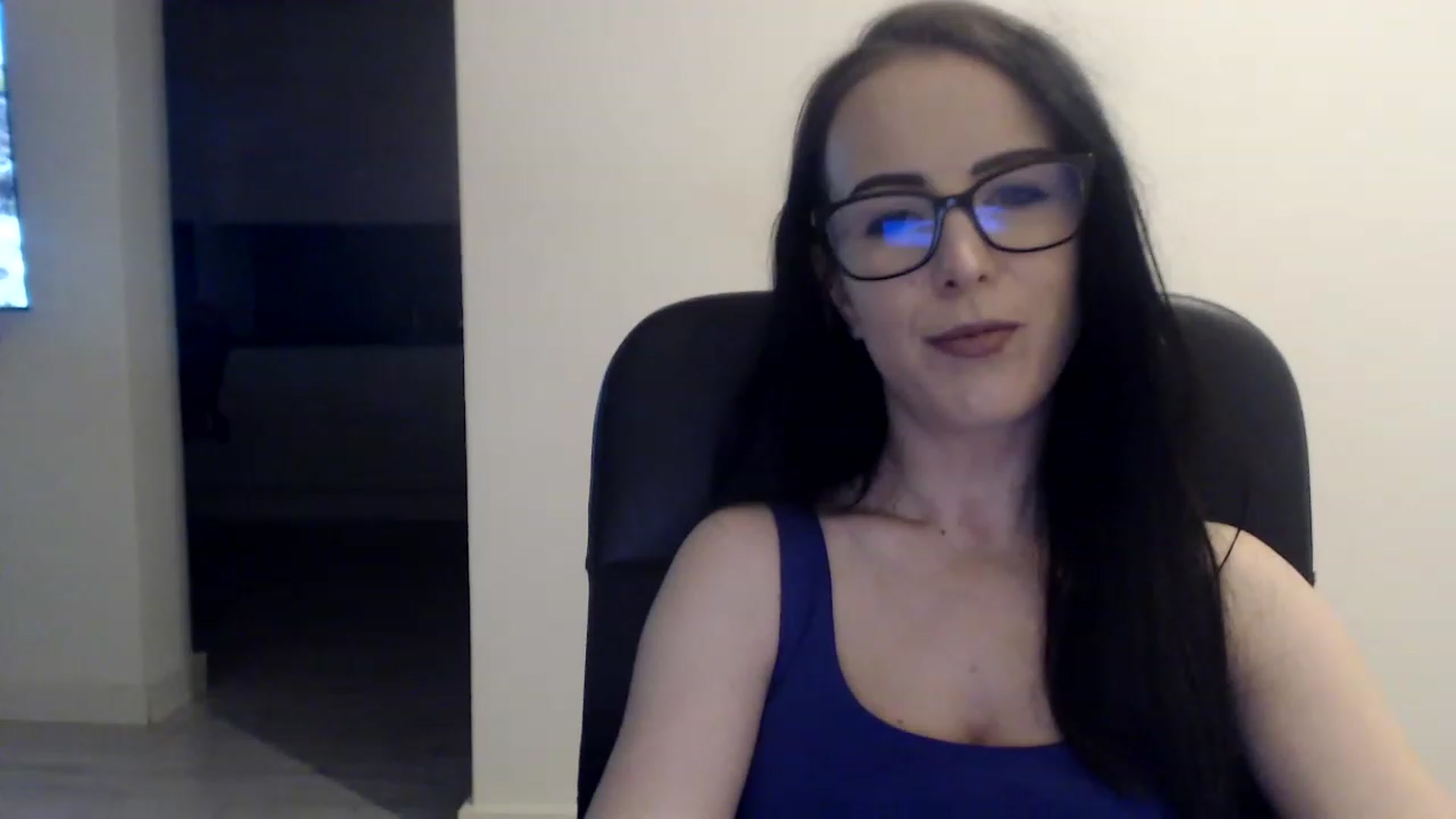 Gallery image thumbnail from Alexys23's myfreecams stream on, 03/07/2023, 02:35 image 14 of 20