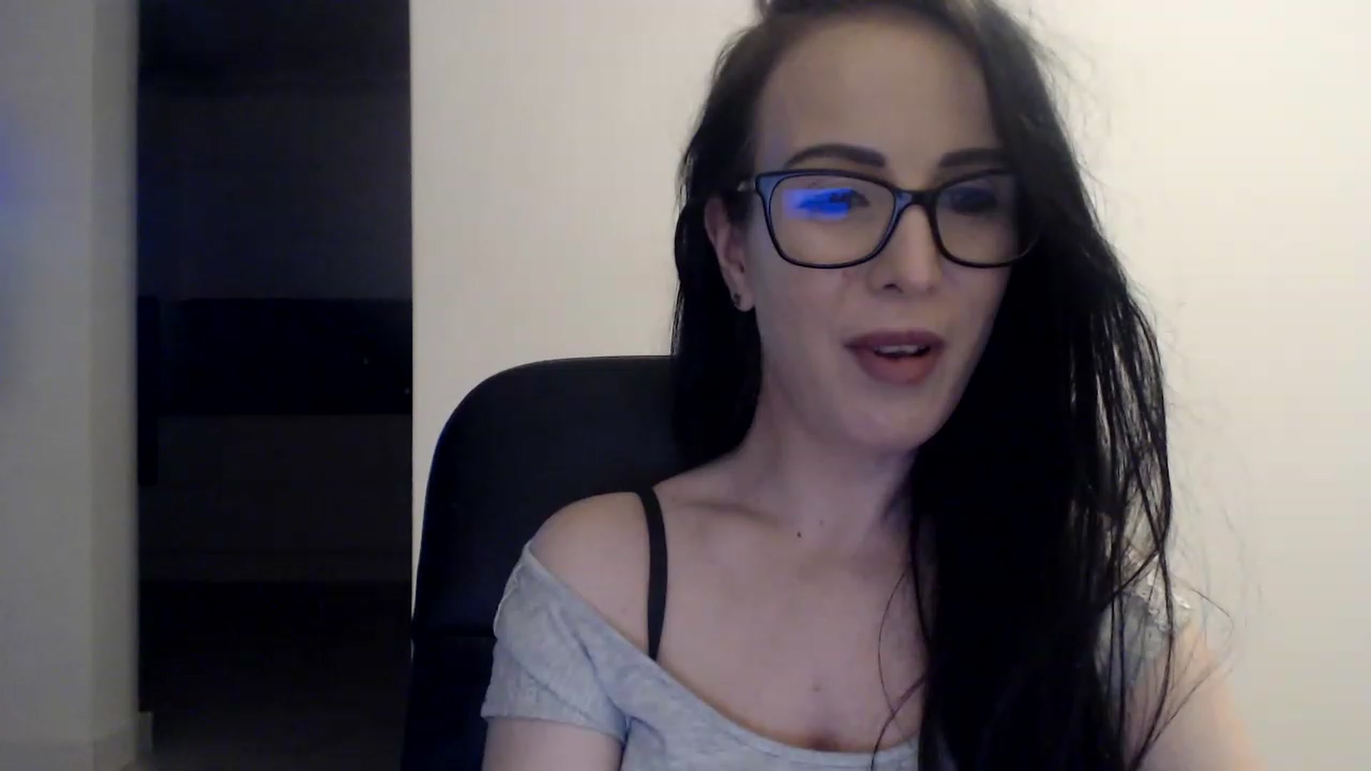 Gallery image thumbnail from Alexys23's myfreecams stream on, 03/12/2023, 03:51 image 10 of 20