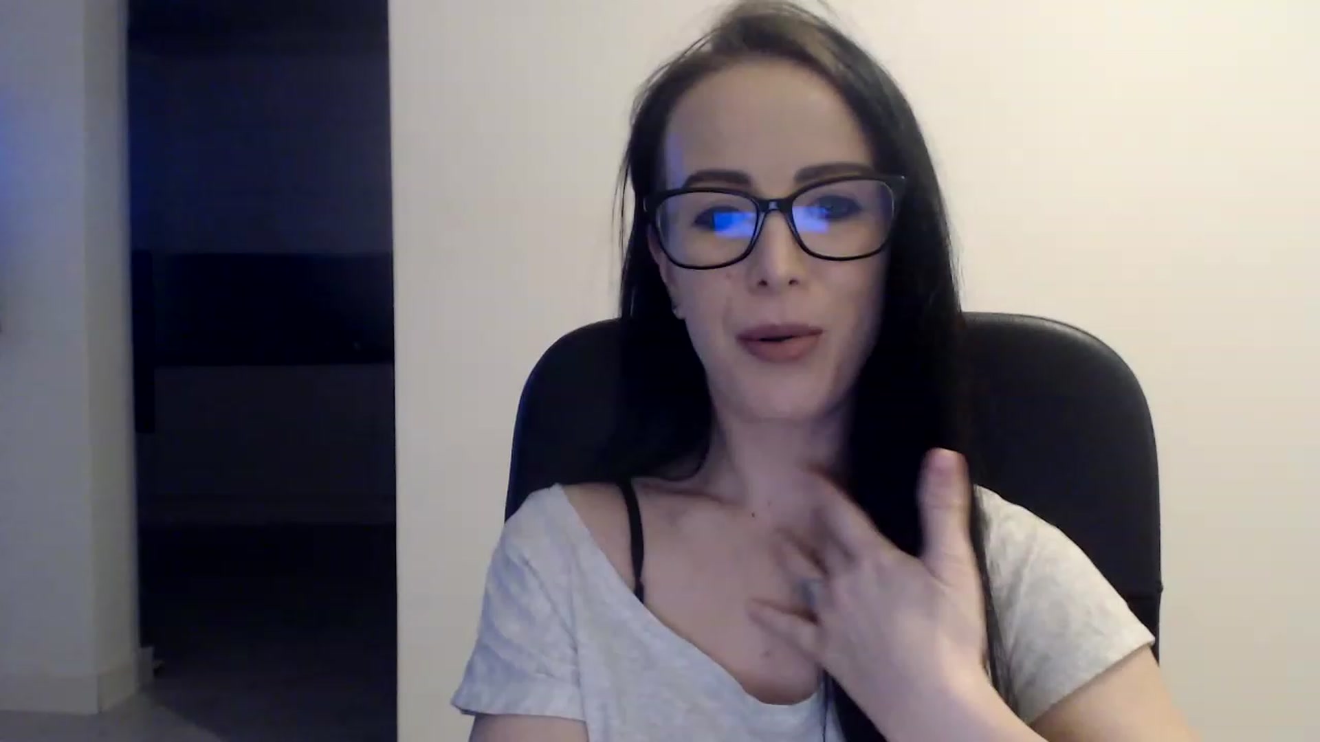 Gallery image thumbnail from Alexys23's myfreecams stream on, 03/19/2023, 03:25 image 6 of 20