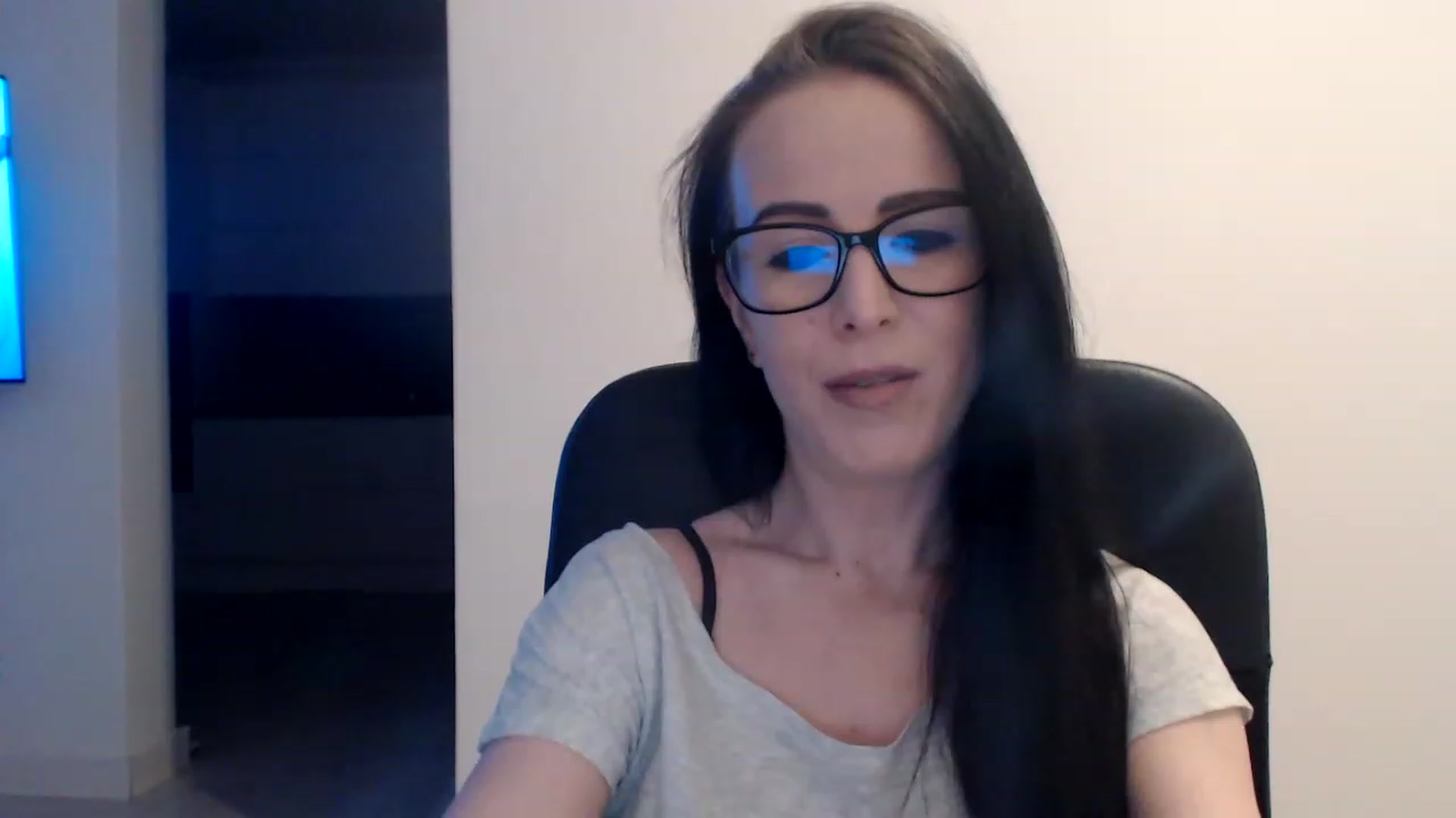 Gallery image thumbnail from Alexys23's myfreecams stream on, 03/19/2023, 03:25 image 2 of 20