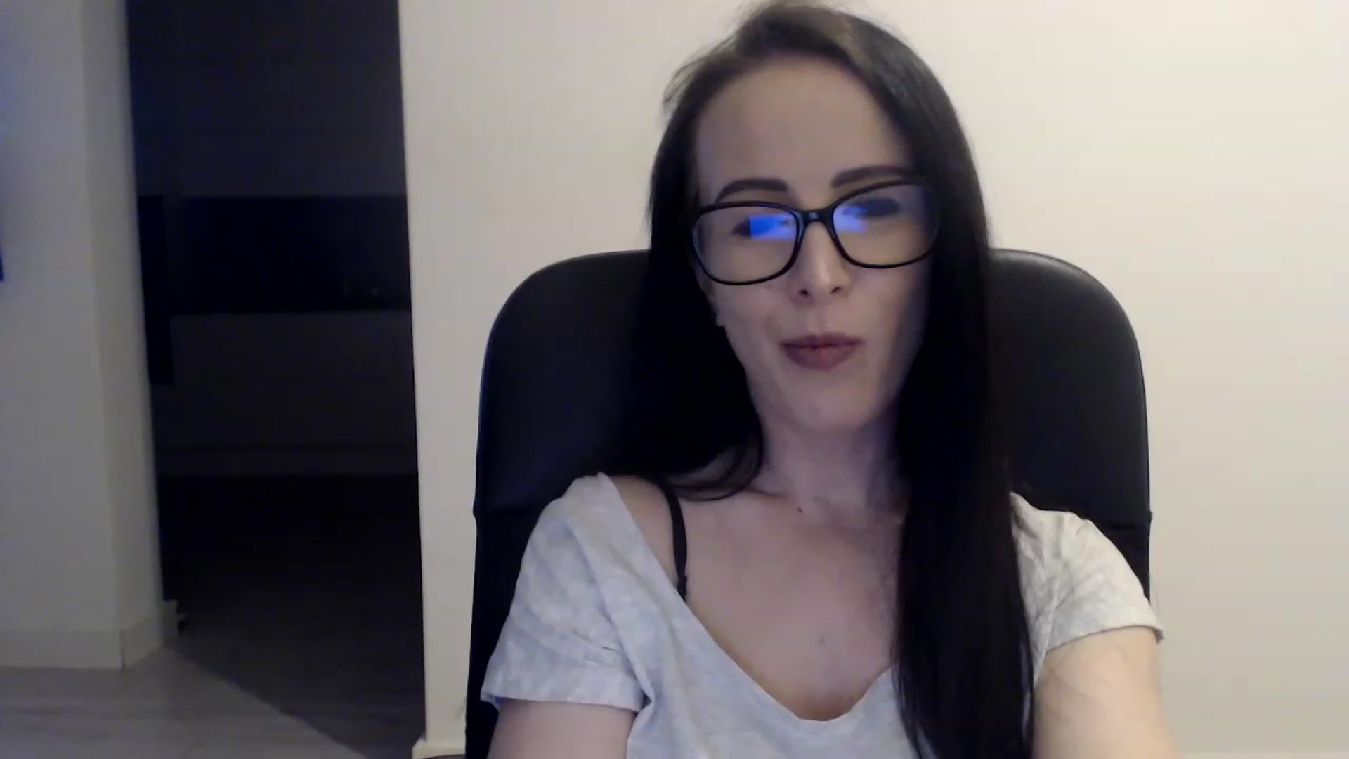 Gallery image thumbnail from Alexys23's myfreecams stream on, 03/19/2023, 03:25 image 12 of 20