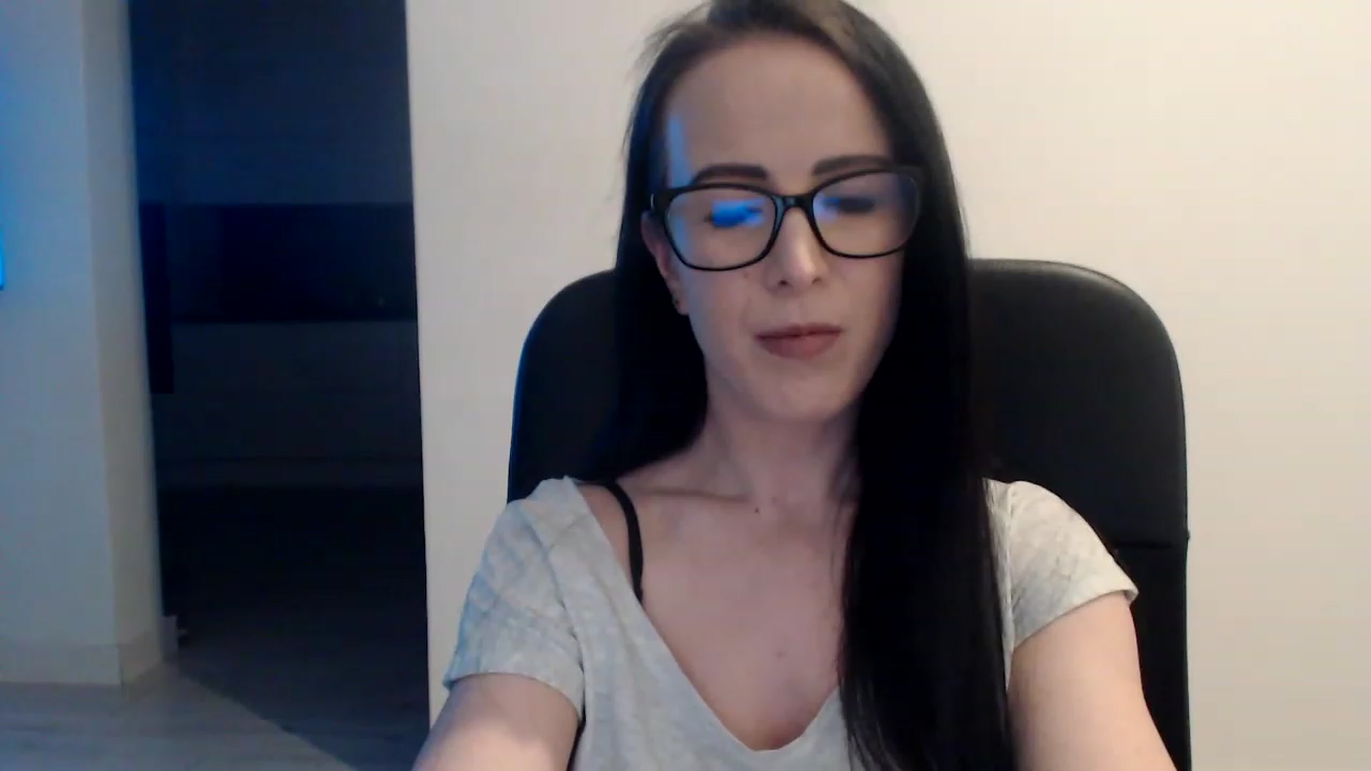 Gallery image thumbnail from Alexys23's myfreecams stream on, 03/19/2023, 03:25 image 13 of 20