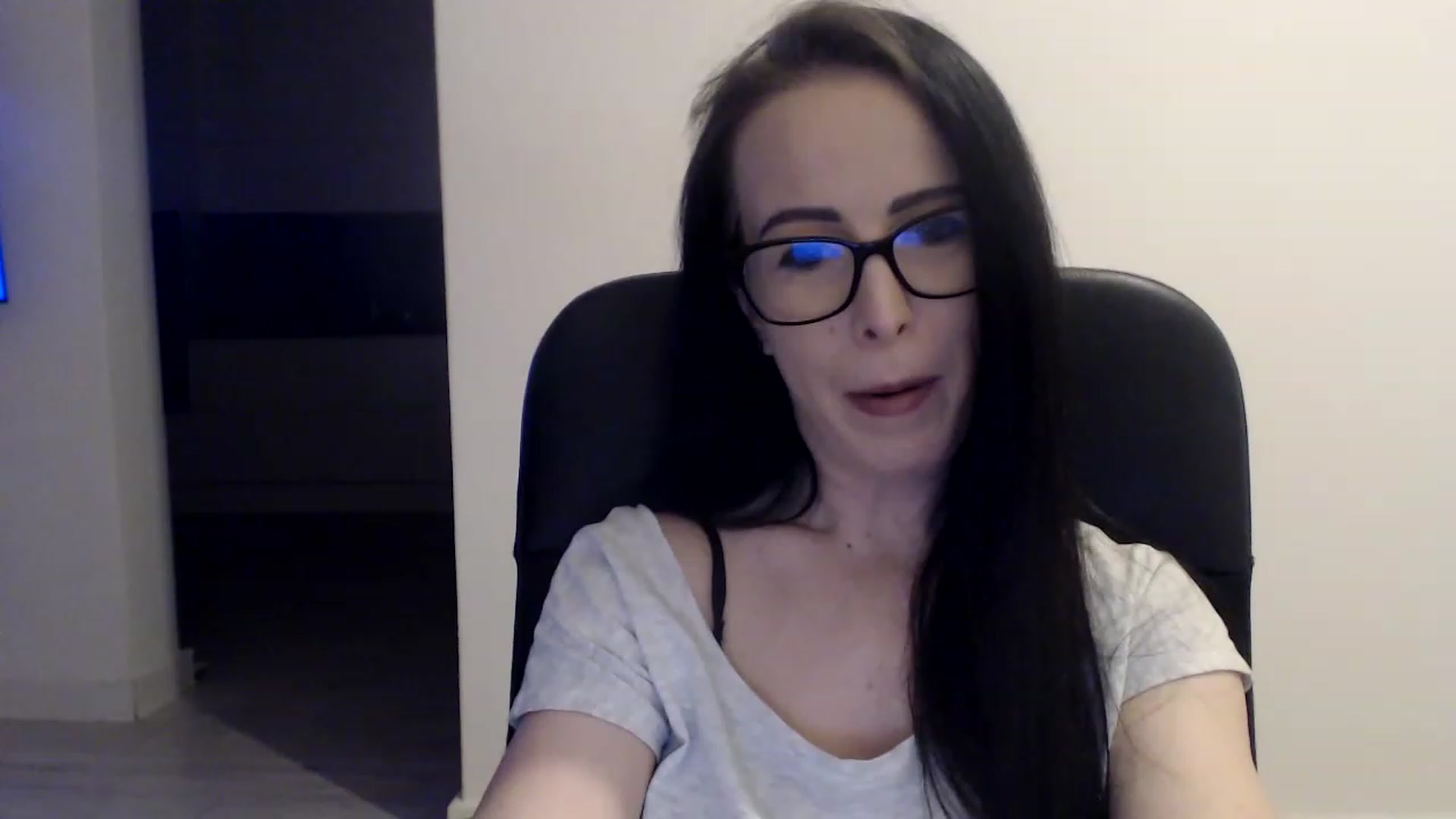 Gallery image thumbnail from Alexys23's myfreecams stream on, 03/19/2023, 03:25 image 11 of 20
