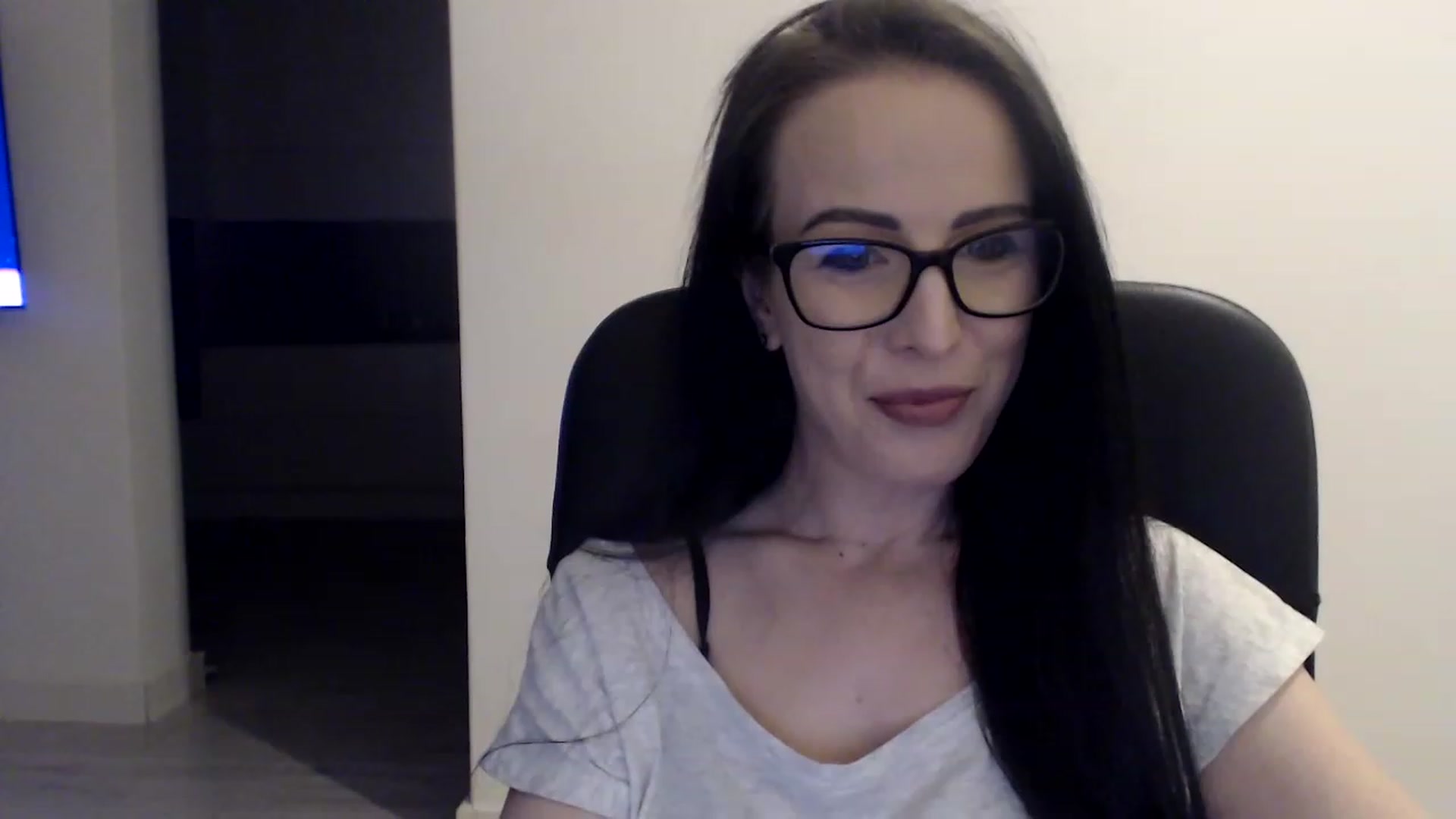 Gallery image thumbnail from Alexys23's myfreecams stream on, 03/19/2023, 03:25 image 10 of 20