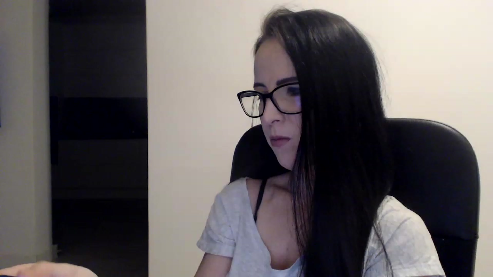 Gallery image thumbnail from Alexys23's myfreecams stream on, 03/19/2023, 03:25 image 4 of 20
