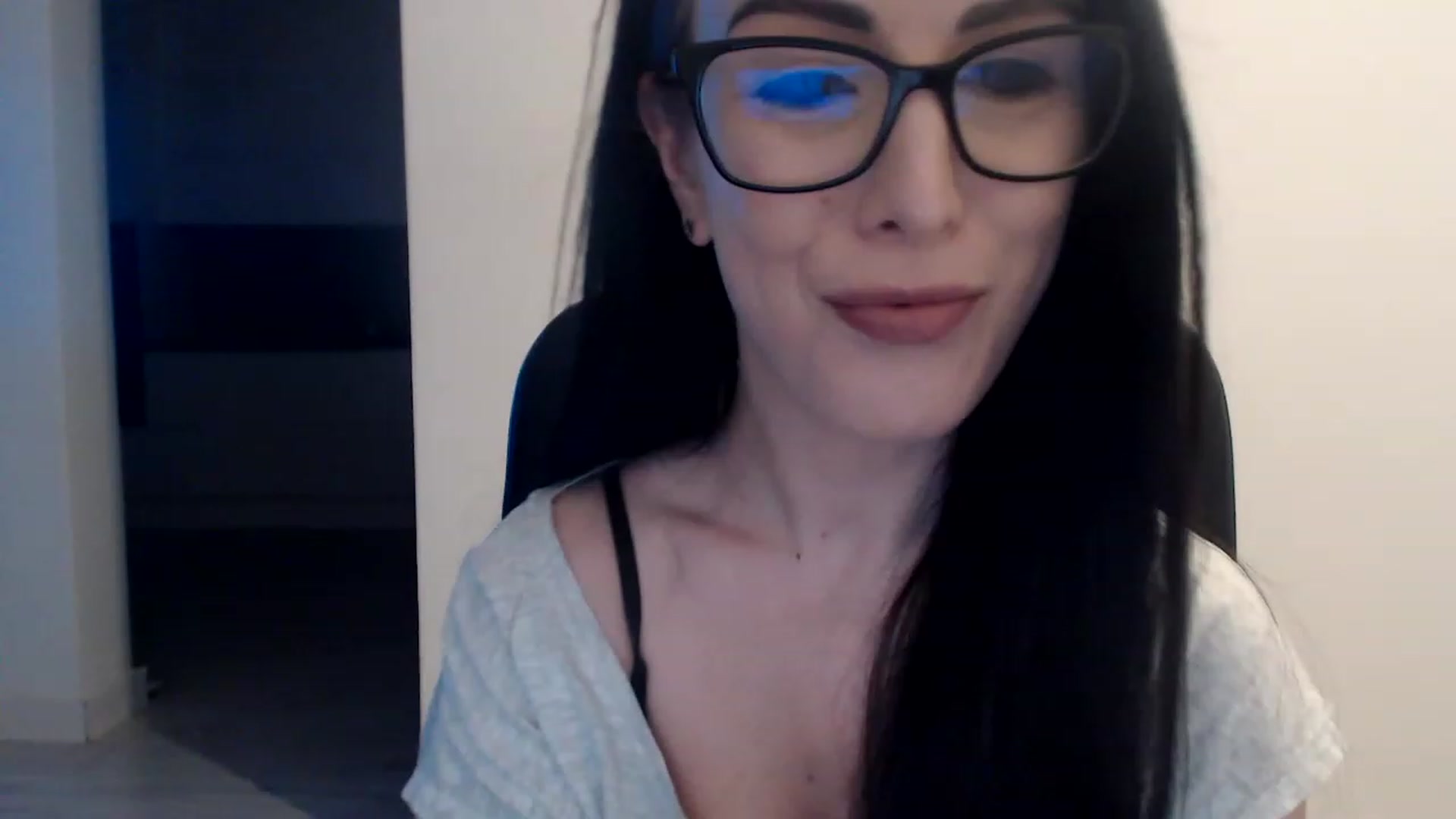 Gallery image thumbnail from Alexys23's myfreecams stream on, 03/19/2023, 03:25 image 14 of 20