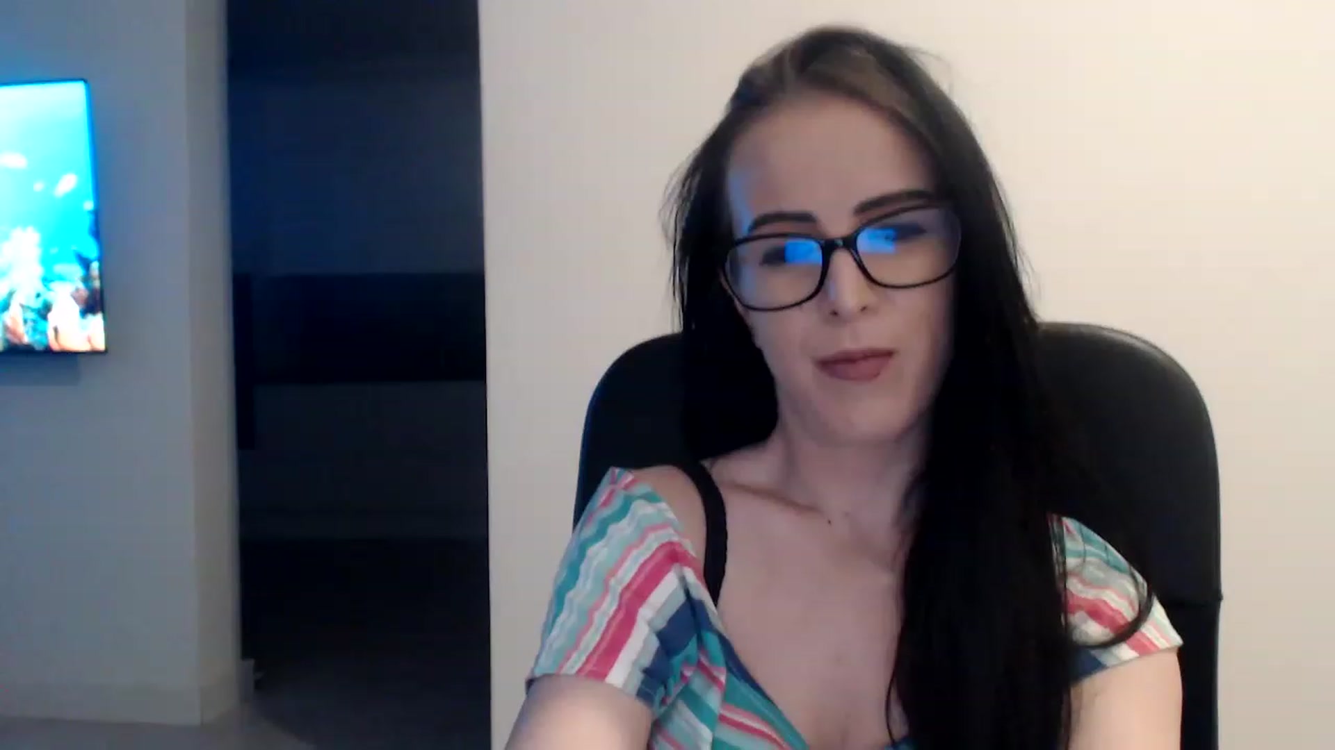 Gallery image thumbnail from Alexys23's myfreecams stream on, 03/20/2023, 02:43 image 14 of 20