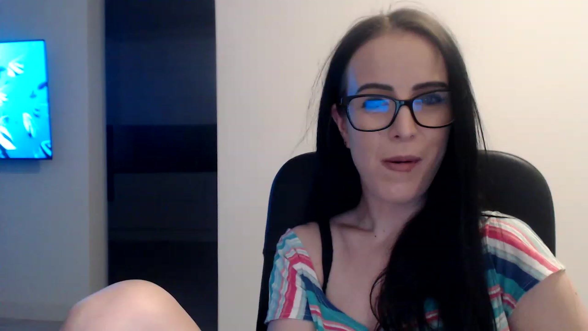 Gallery image thumbnail from Alexys23's myfreecams stream on, 03/20/2023, 02:43 image 3 of 20