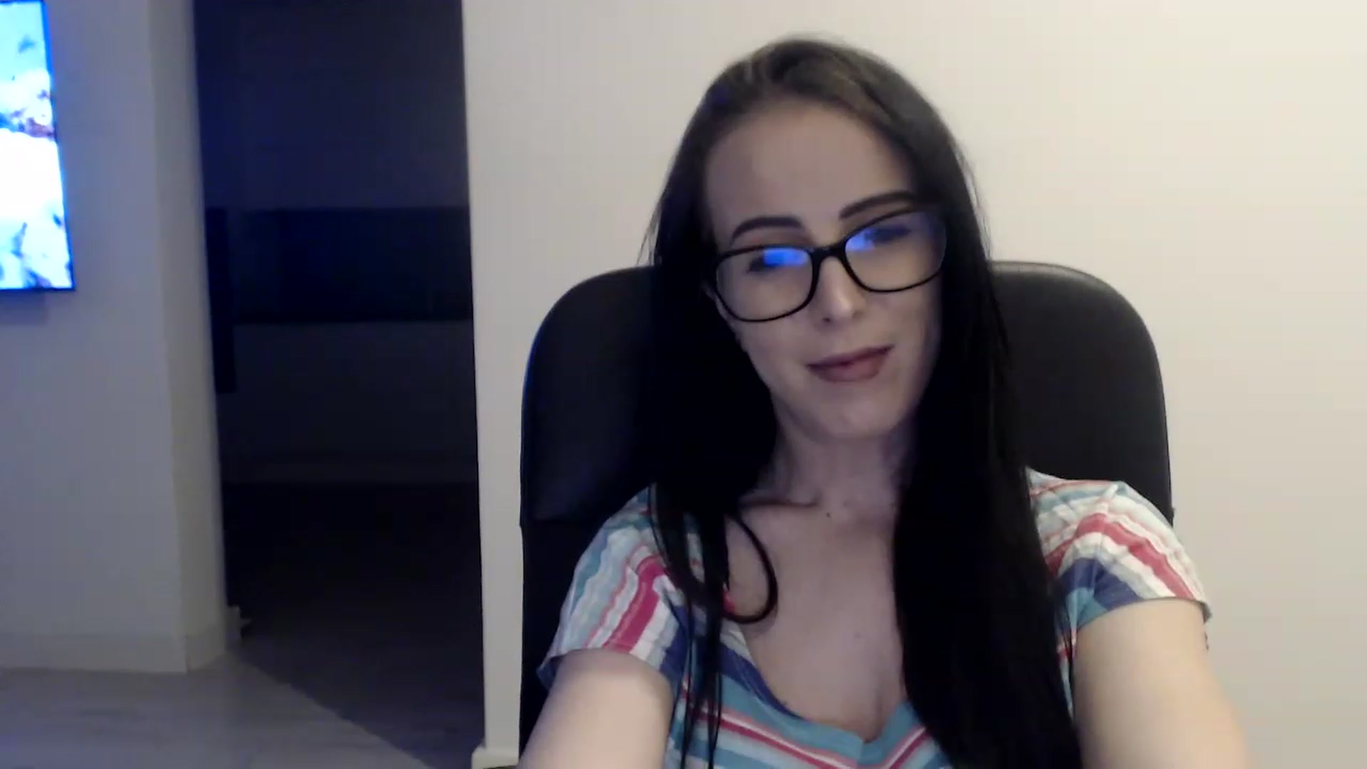 Gallery image thumbnail from Alexys23's myfreecams stream on, 03/20/2023, 03:31 image 10 of 20