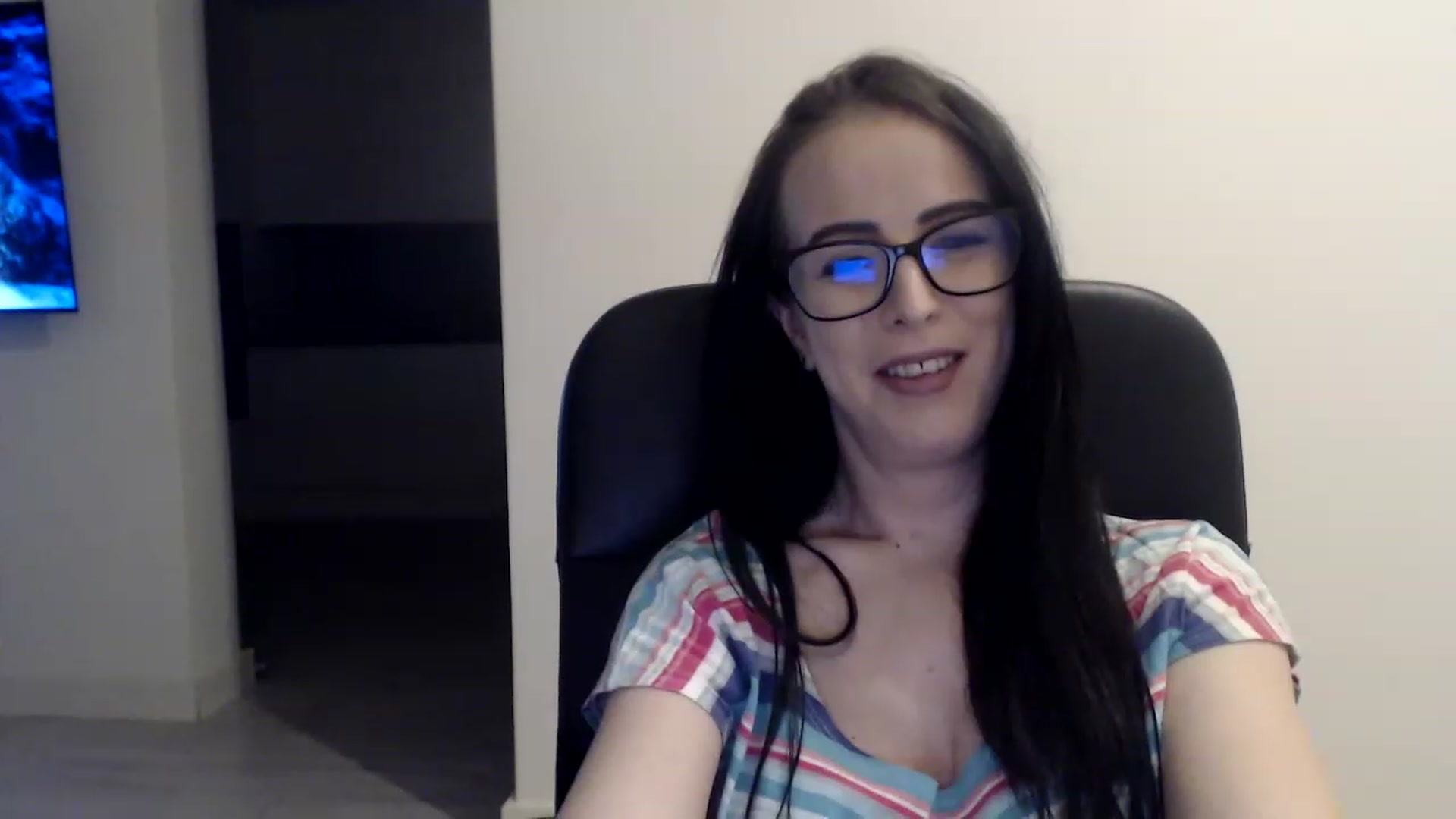 Gallery image thumbnail from Alexys23's myfreecams stream on, 03/20/2023, 03:31 image 12 of 20