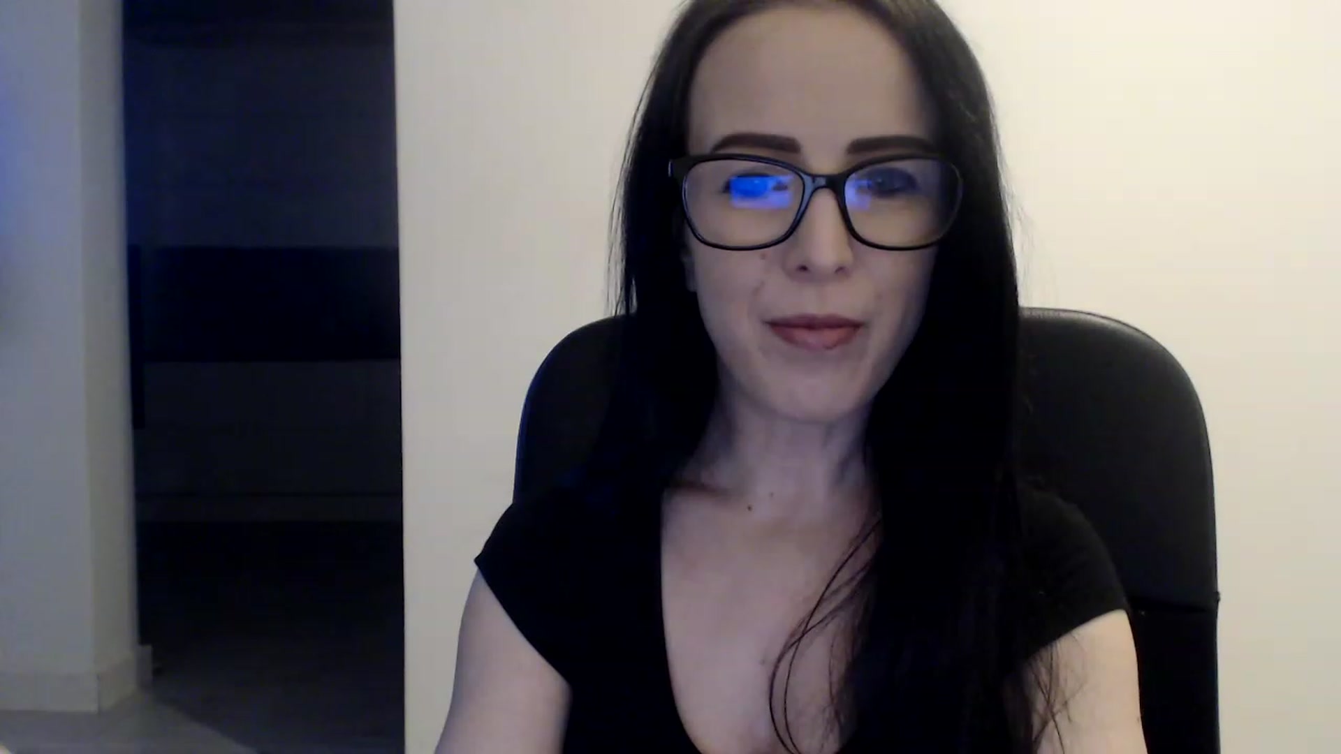 Gallery image thumbnail from Alexys23's myfreecams stream on, 04/09/2023, 03:24 image 3 of 20