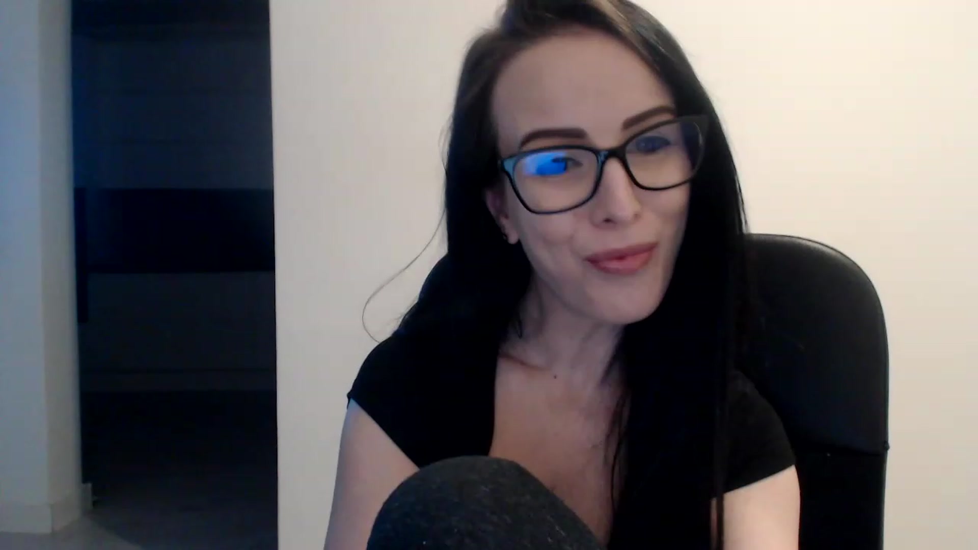 Gallery image thumbnail from Alexys23's myfreecams stream on, 04/09/2023, 03:24 image 16 of 20