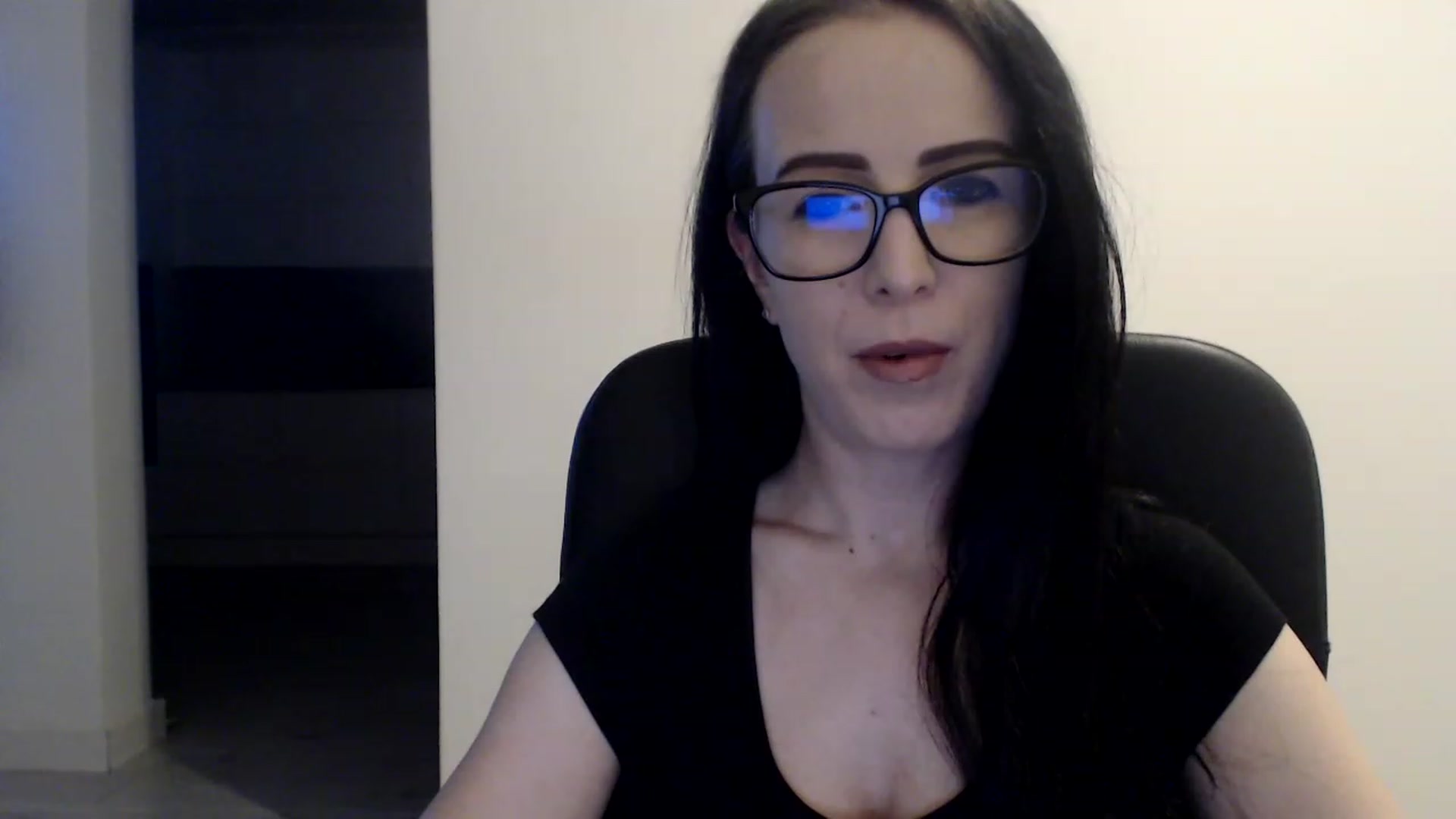 Gallery image thumbnail from Alexys23's myfreecams stream on, 04/09/2023, 03:24 image 2 of 20