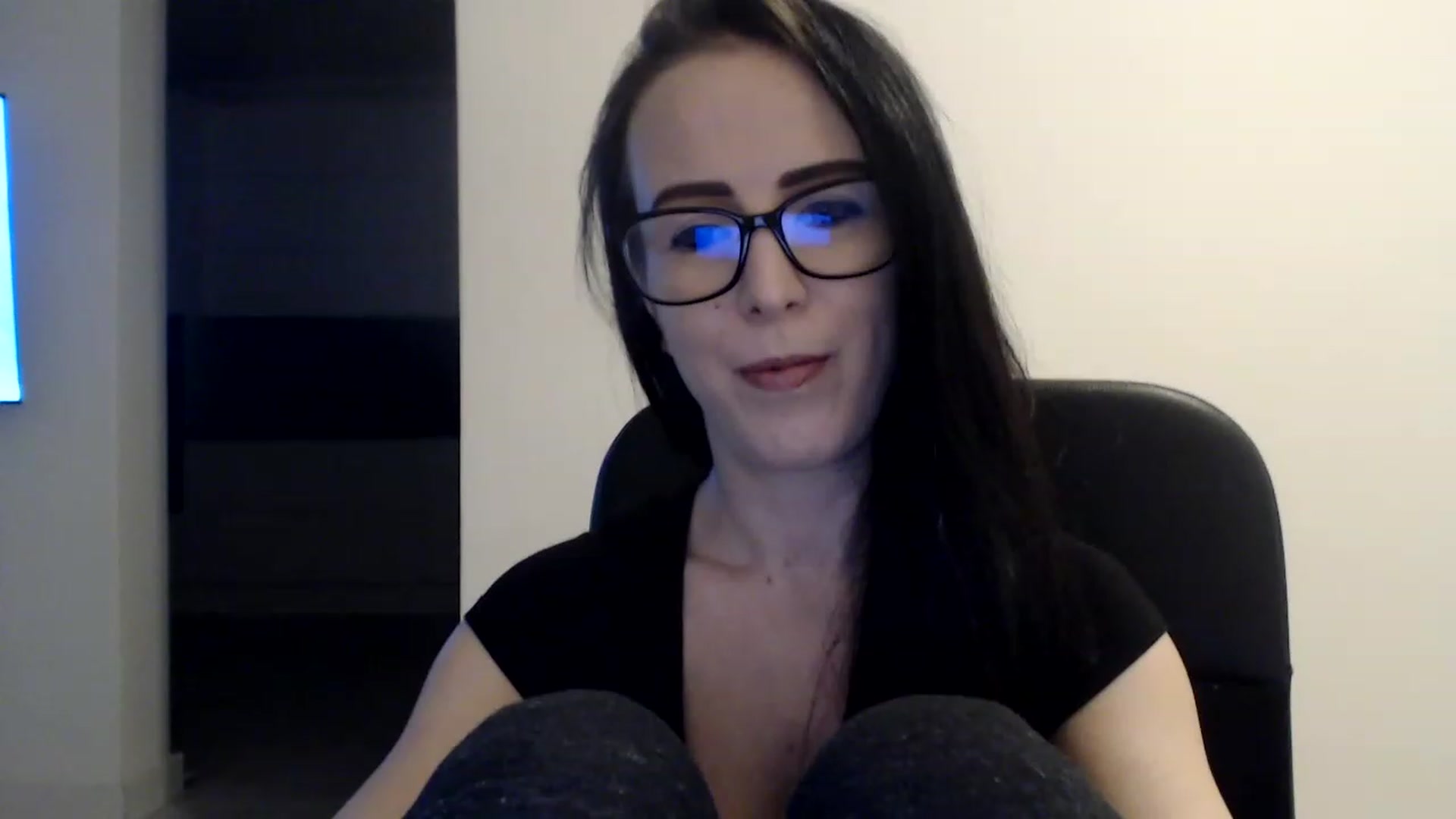Gallery image thumbnail from Alexys23's myfreecams stream on, 04/09/2023, 03:24 image 5 of 20