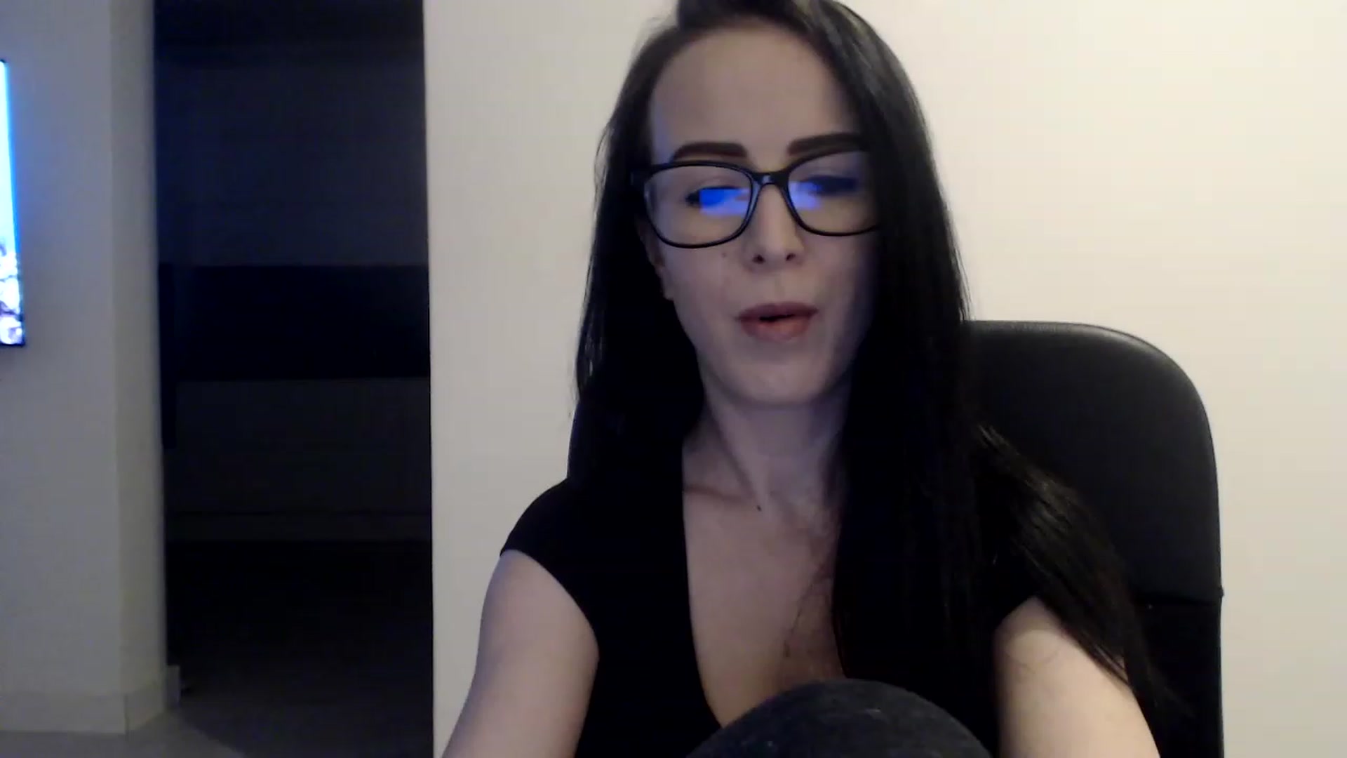 Gallery image thumbnail from Alexys23's myfreecams stream on, 04/09/2023, 03:24 image 6 of 20