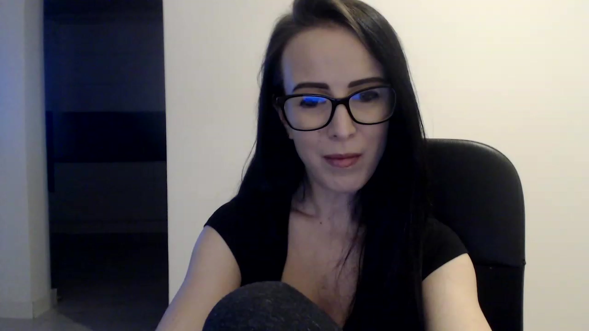 Gallery image thumbnail from Alexys23's myfreecams stream on, 04/09/2023, 03:24 image 17 of 20