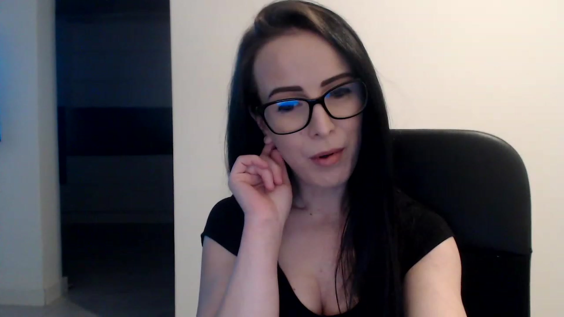 Gallery image thumbnail from Alexys23's myfreecams stream on, 04/09/2023, 03:24 image 9 of 20