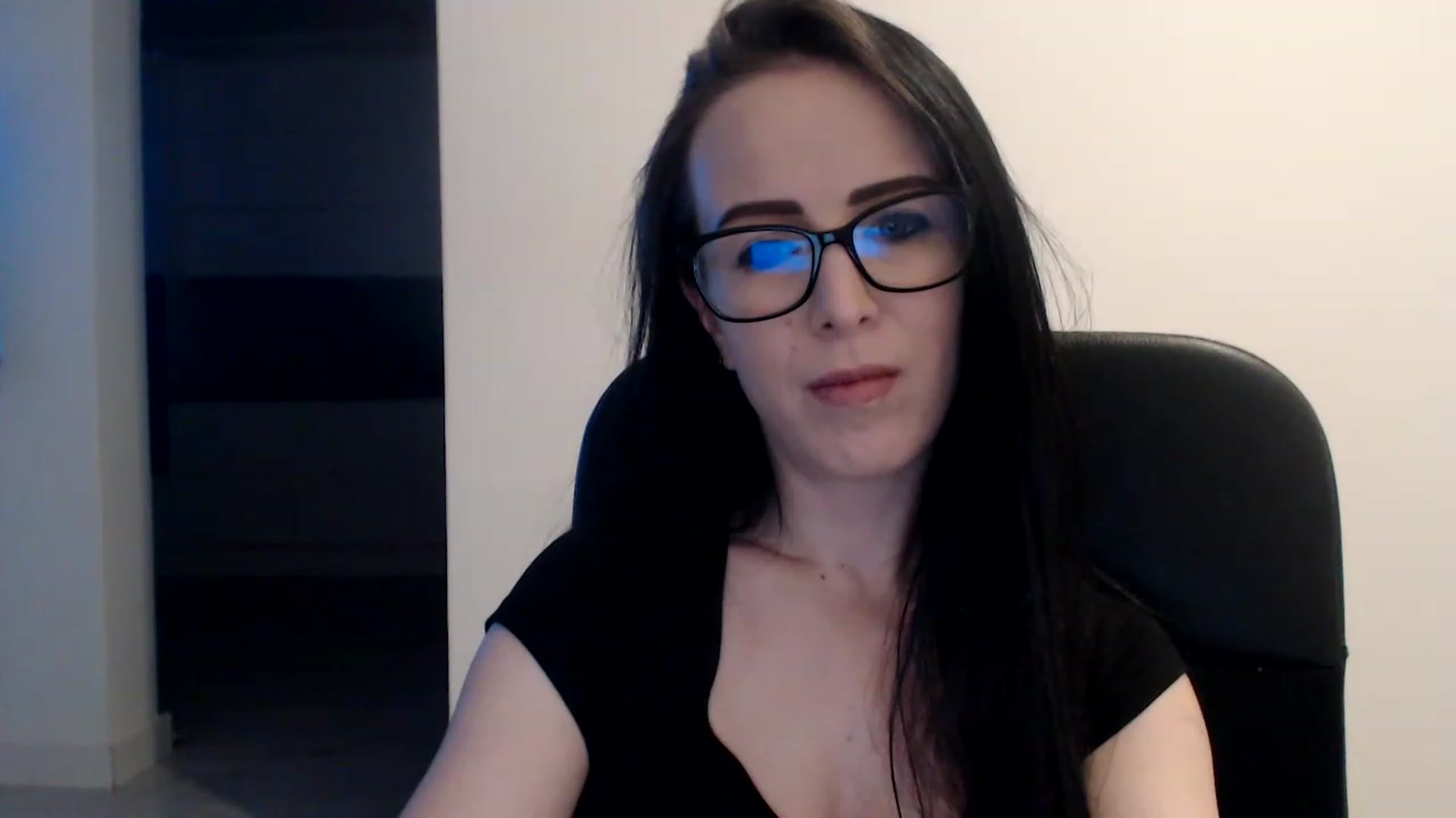 Gallery image thumbnail from Alexys23's myfreecams stream on, 04/09/2023, 03:24 image 10 of 20
