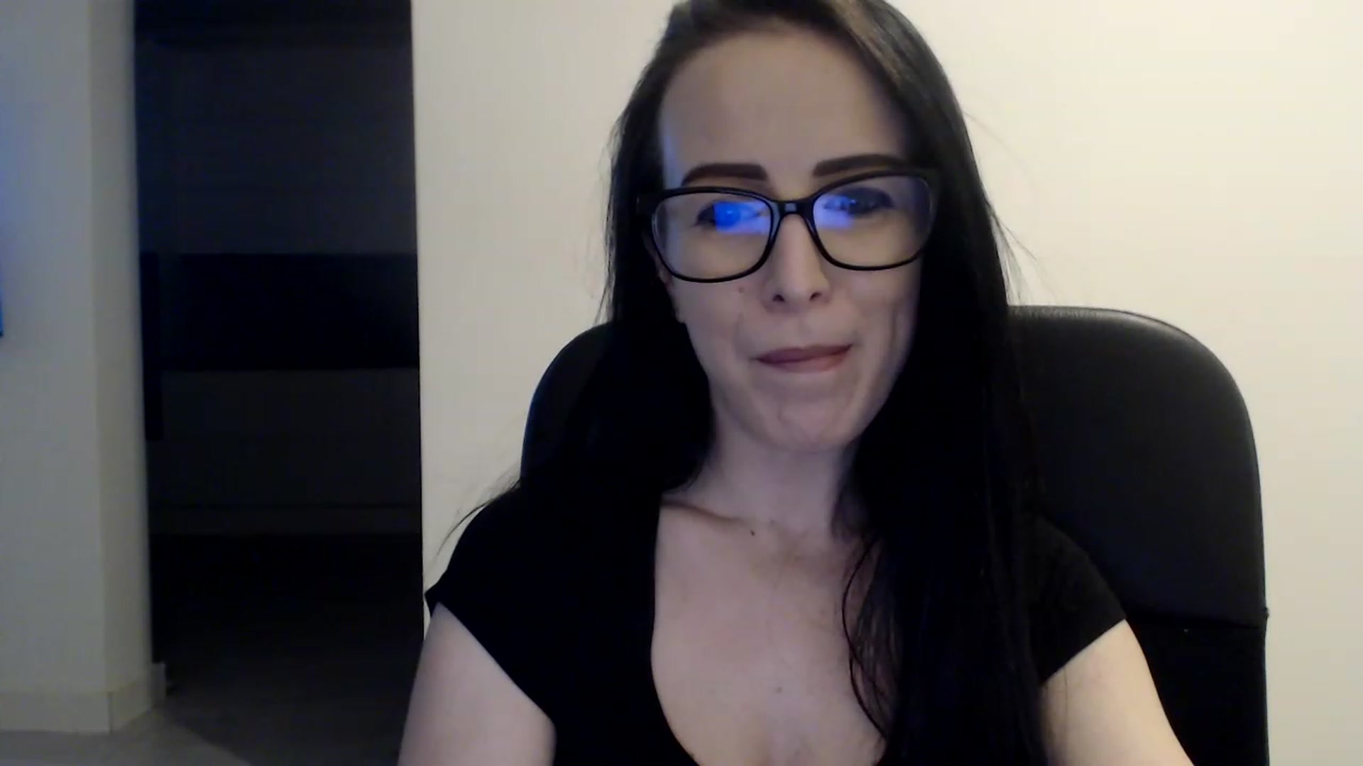 Gallery image thumbnail from Alexys23's myfreecams stream on, 04/09/2023, 03:24 image 12 of 20