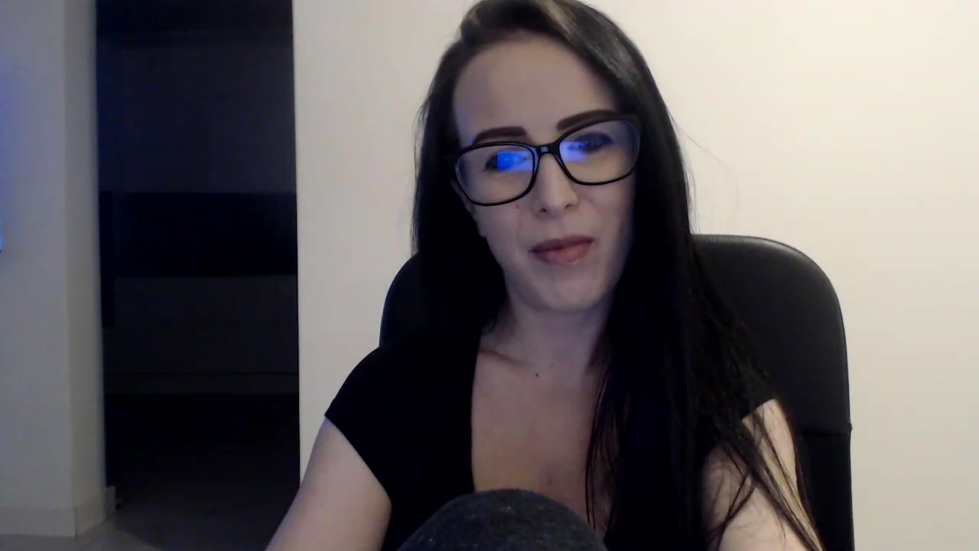 Gallery image thumbnail from Alexys23's myfreecams stream on, 04/09/2023, 03:24 image 8 of 20