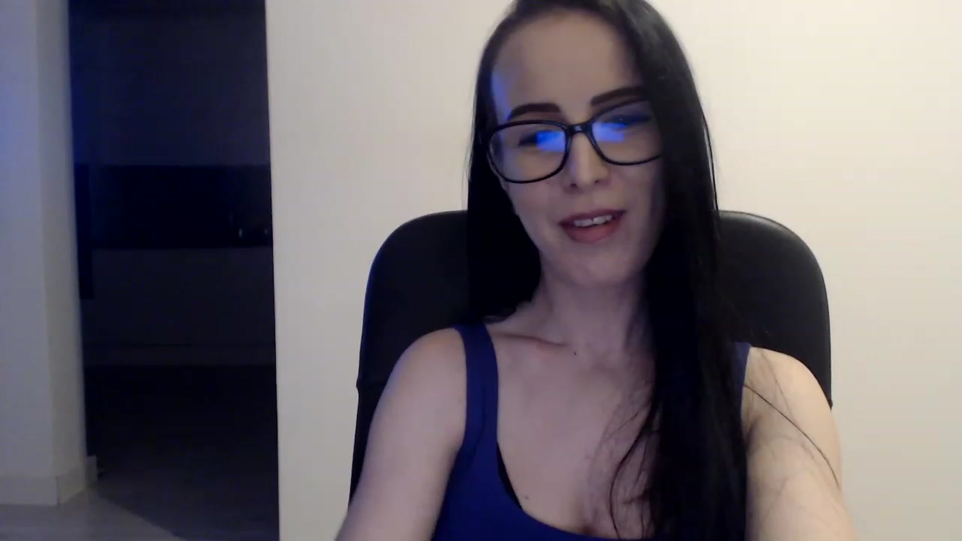 Gallery image thumbnail from Alexys23's myfreecams stream on, 04/10/2023, 04:04 image 4 of 20