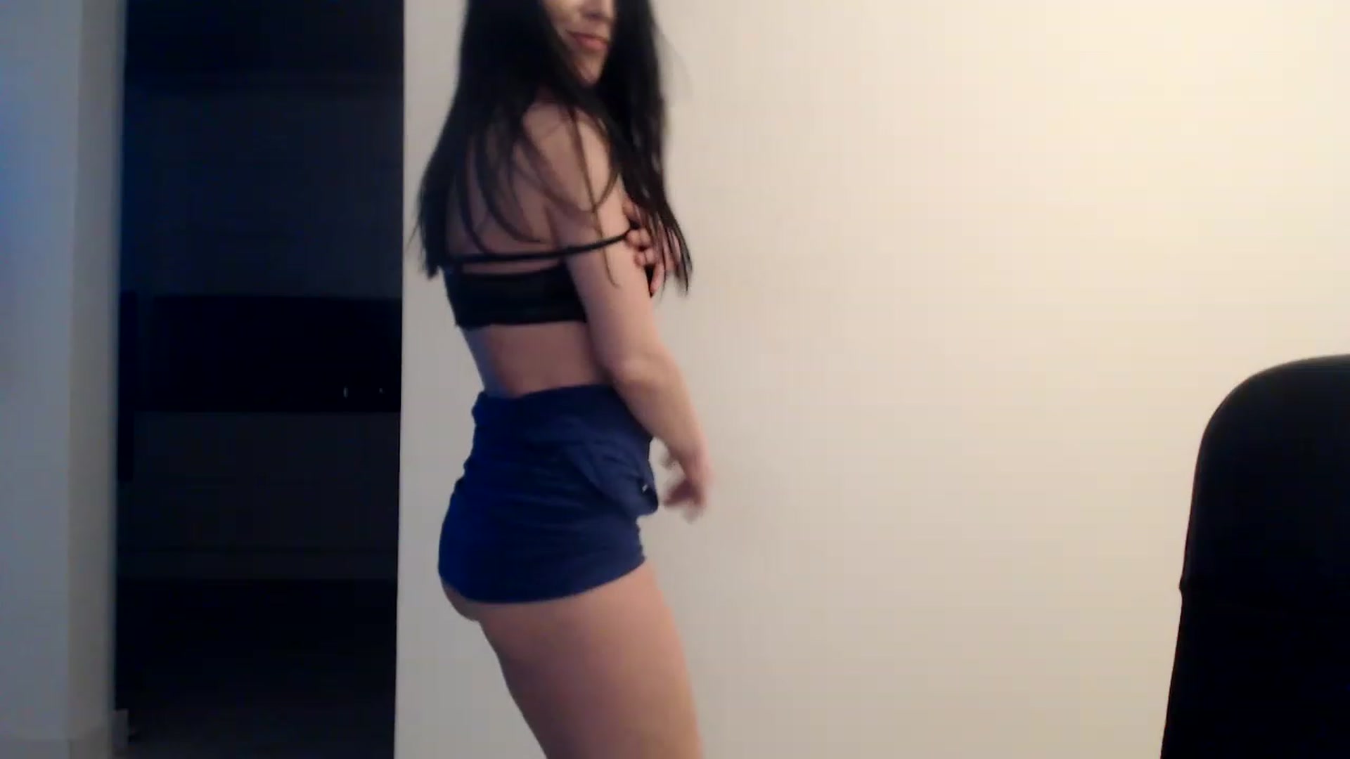Gallery image thumbnail from Alexys23's myfreecams stream on, 04/10/2023, 04:04 image 16 of 20