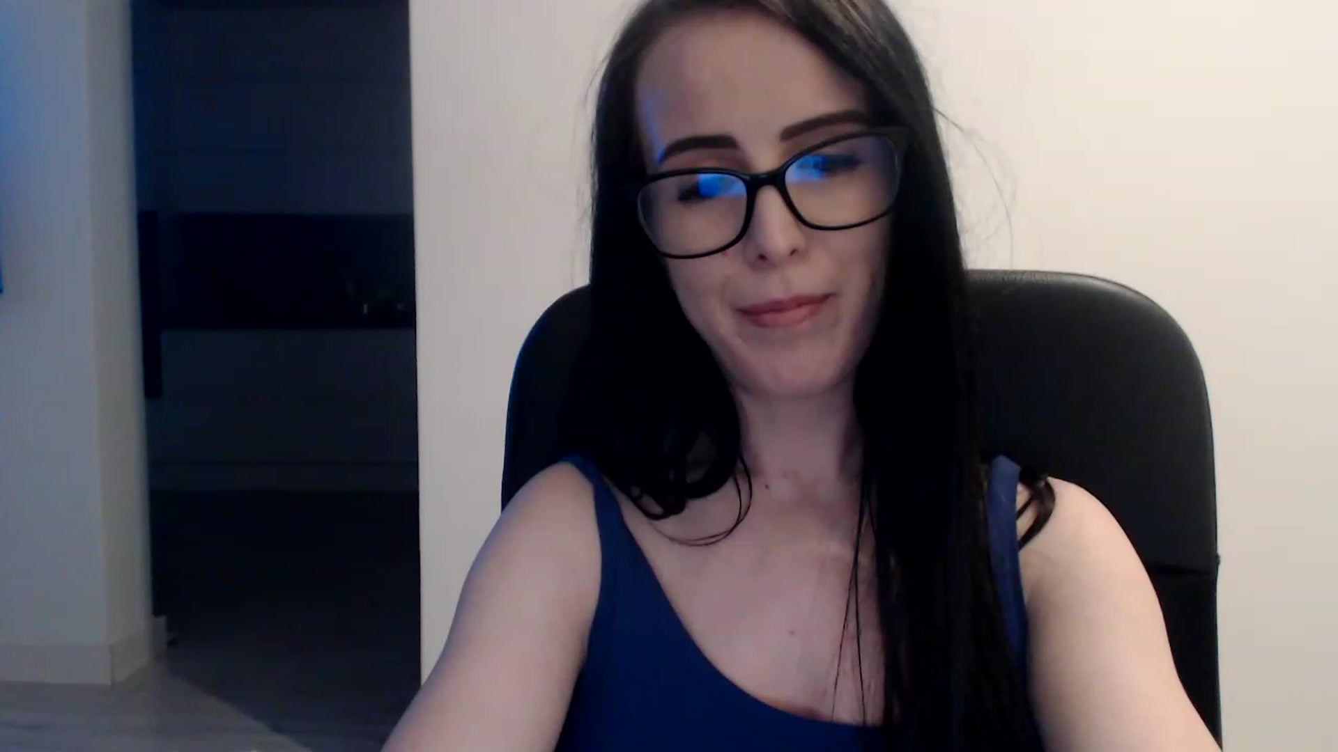 Gallery image thumbnail from Alexys23's myfreecams stream on, 04/10/2023, 05:15 image 19 of 20
