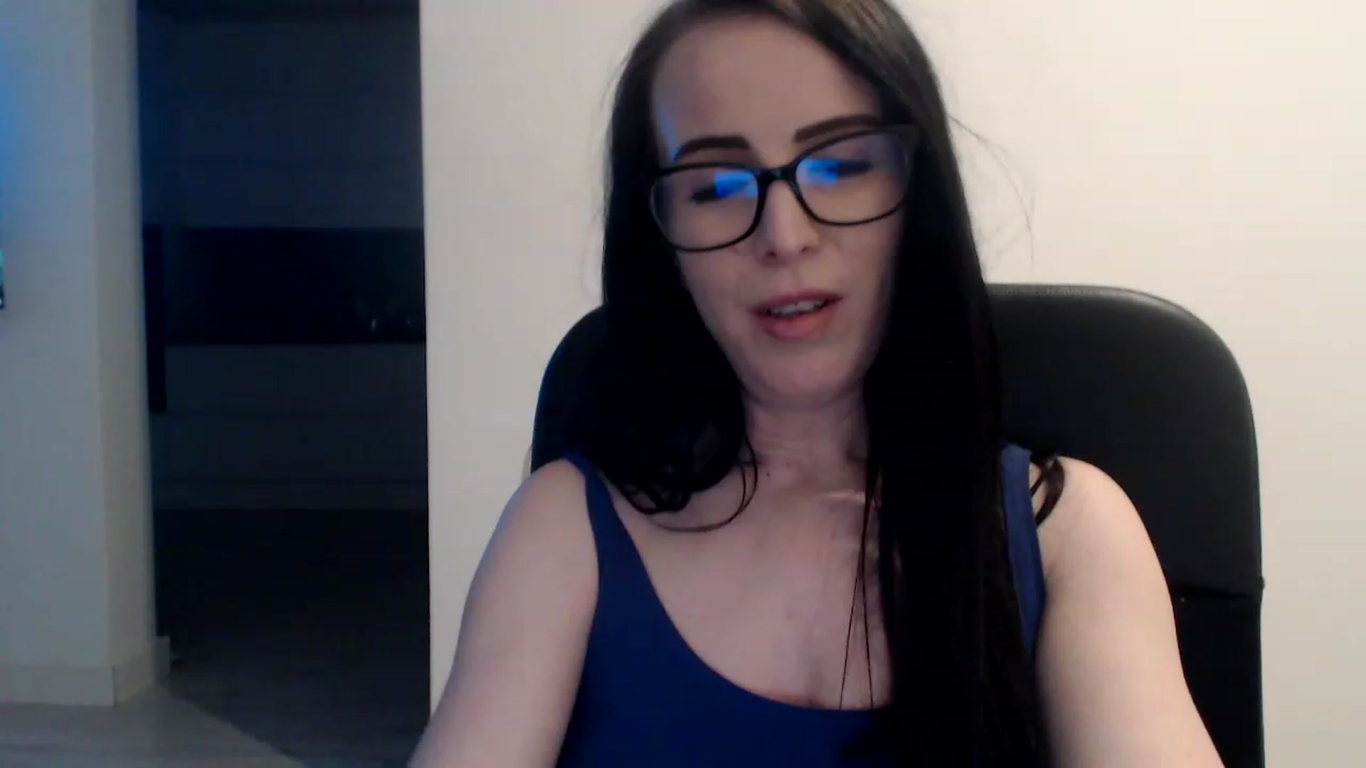 Gallery image thumbnail from Alexys23's myfreecams stream on, 04/10/2023, 05:15 image 15 of 20