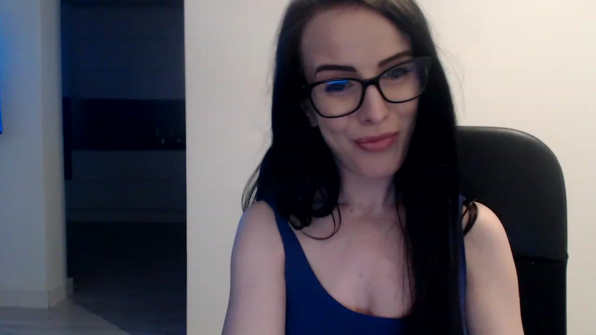 Gallery image thumbnail from Alexys23's myfreecams stream on, 04/10/2023, 05:15 image 14 of 20