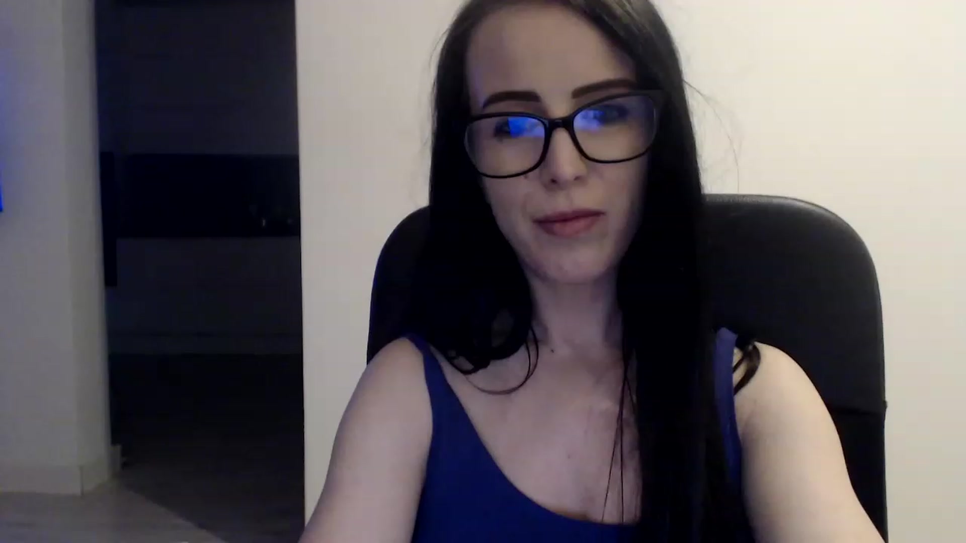 Gallery image thumbnail from Alexys23's myfreecams stream on, 04/10/2023, 05:15 image 17 of 20