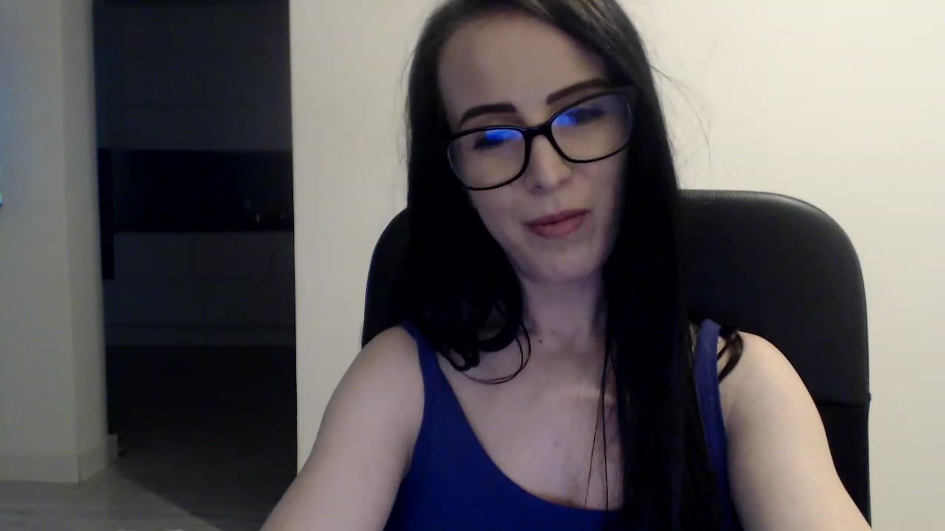 Gallery image thumbnail from Alexys23's myfreecams stream on, 04/10/2023, 05:15 image 16 of 20