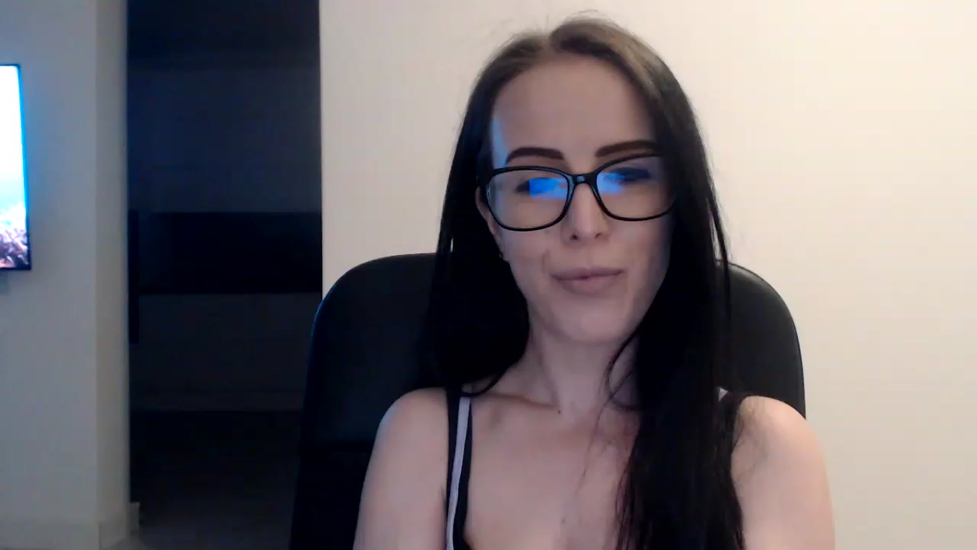 Gallery image thumbnail from Alexys23's myfreecams stream on, 04/18/2023, 03:00 image 5 of 20