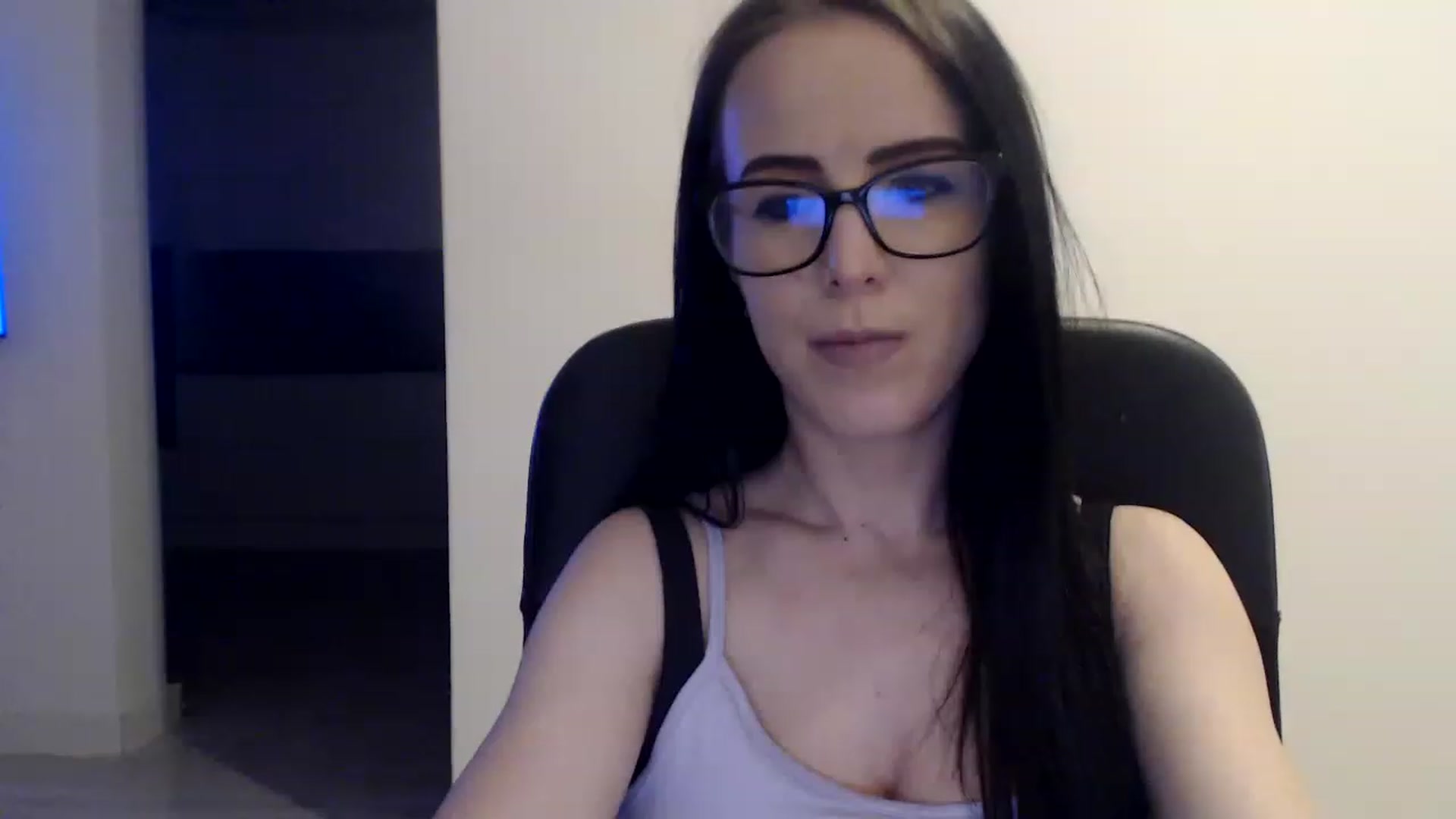 Gallery image thumbnail from Alexys23's myfreecams stream on, 04/18/2023, 03:00 image 19 of 20