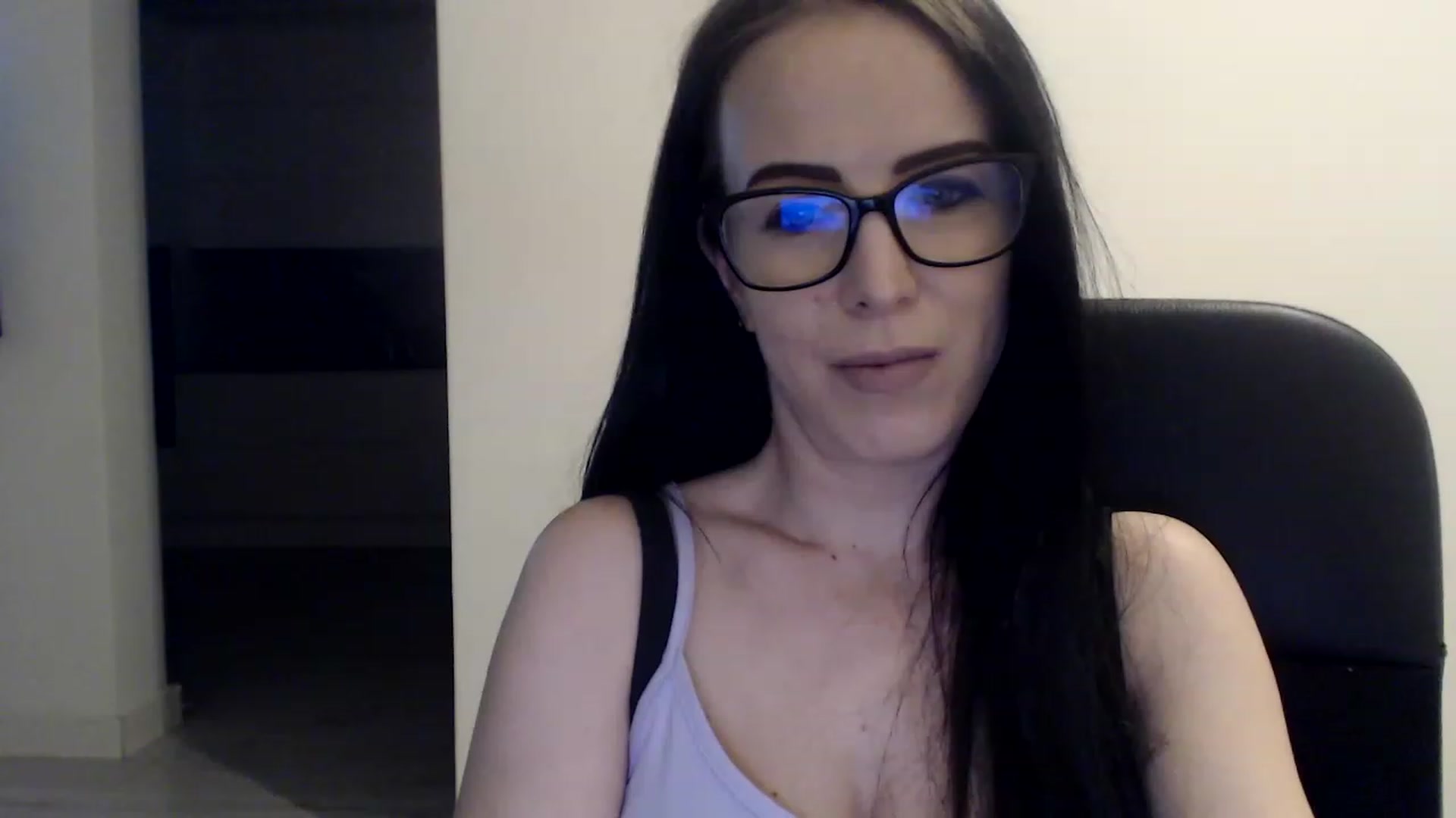 Gallery image thumbnail from Alexys23's myfreecams stream on, 04/18/2023, 03:00 image 14 of 20