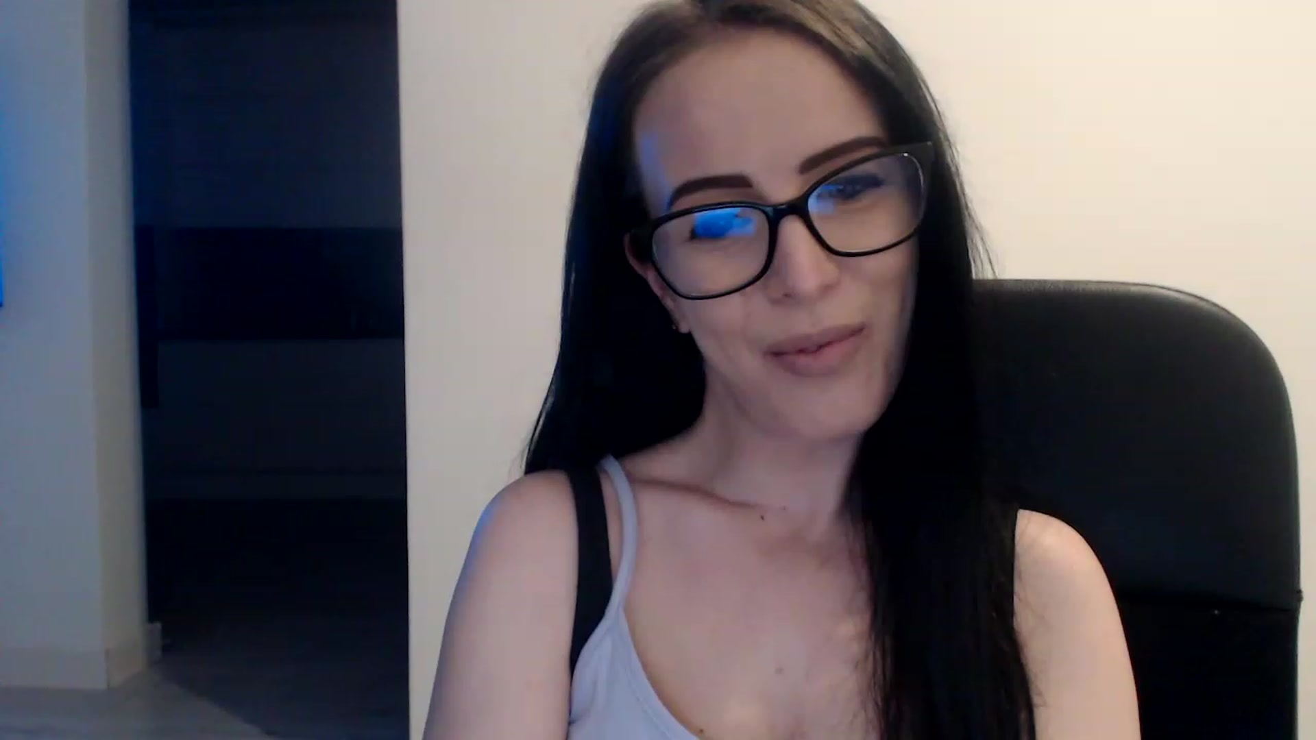 Gallery image thumbnail from Alexys23's myfreecams stream on, 04/18/2023, 03:00 image 15 of 20