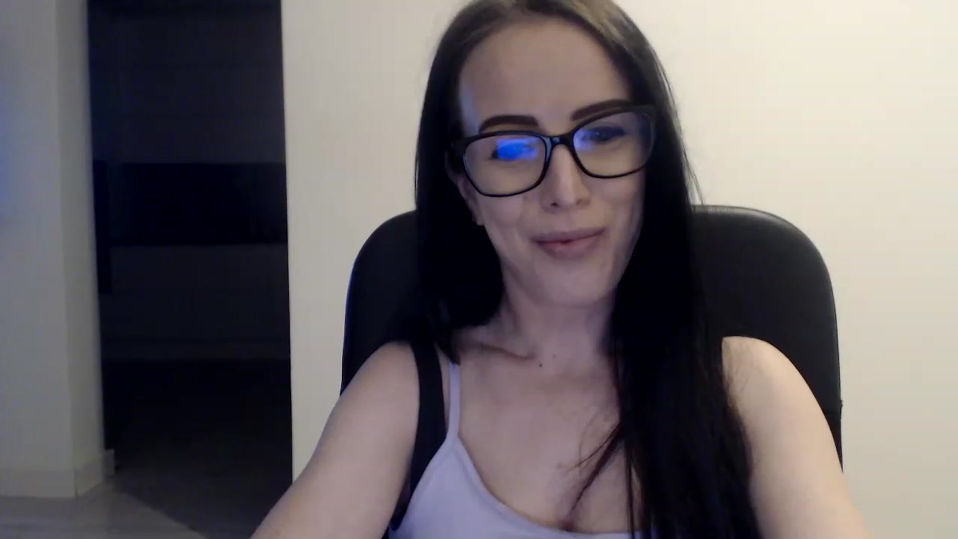 Gallery image thumbnail from Alexys23's myfreecams stream on, 04/18/2023, 03:00 image 20 of 20