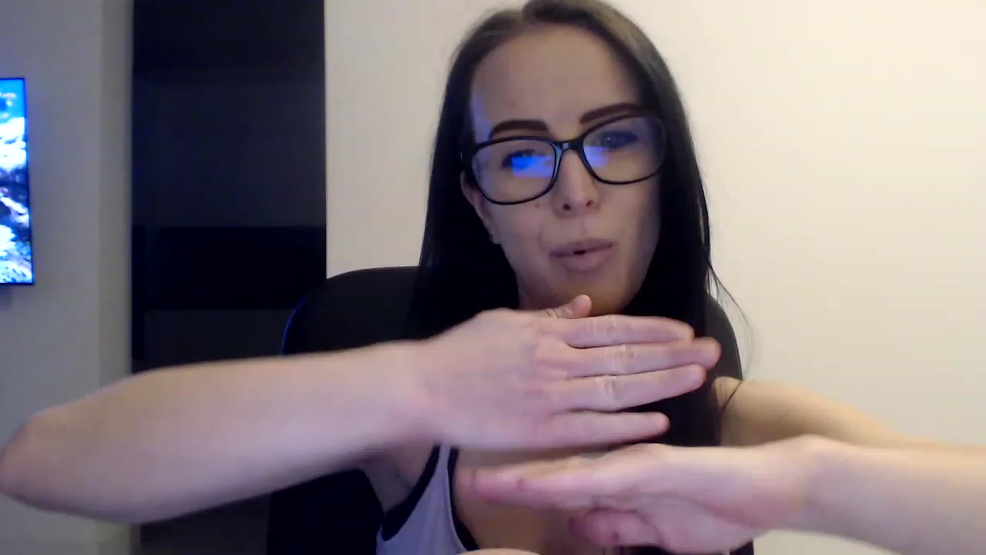 Gallery image thumbnail from Alexys23's myfreecams stream on, 04/18/2023, 03:00 image 1 of 20