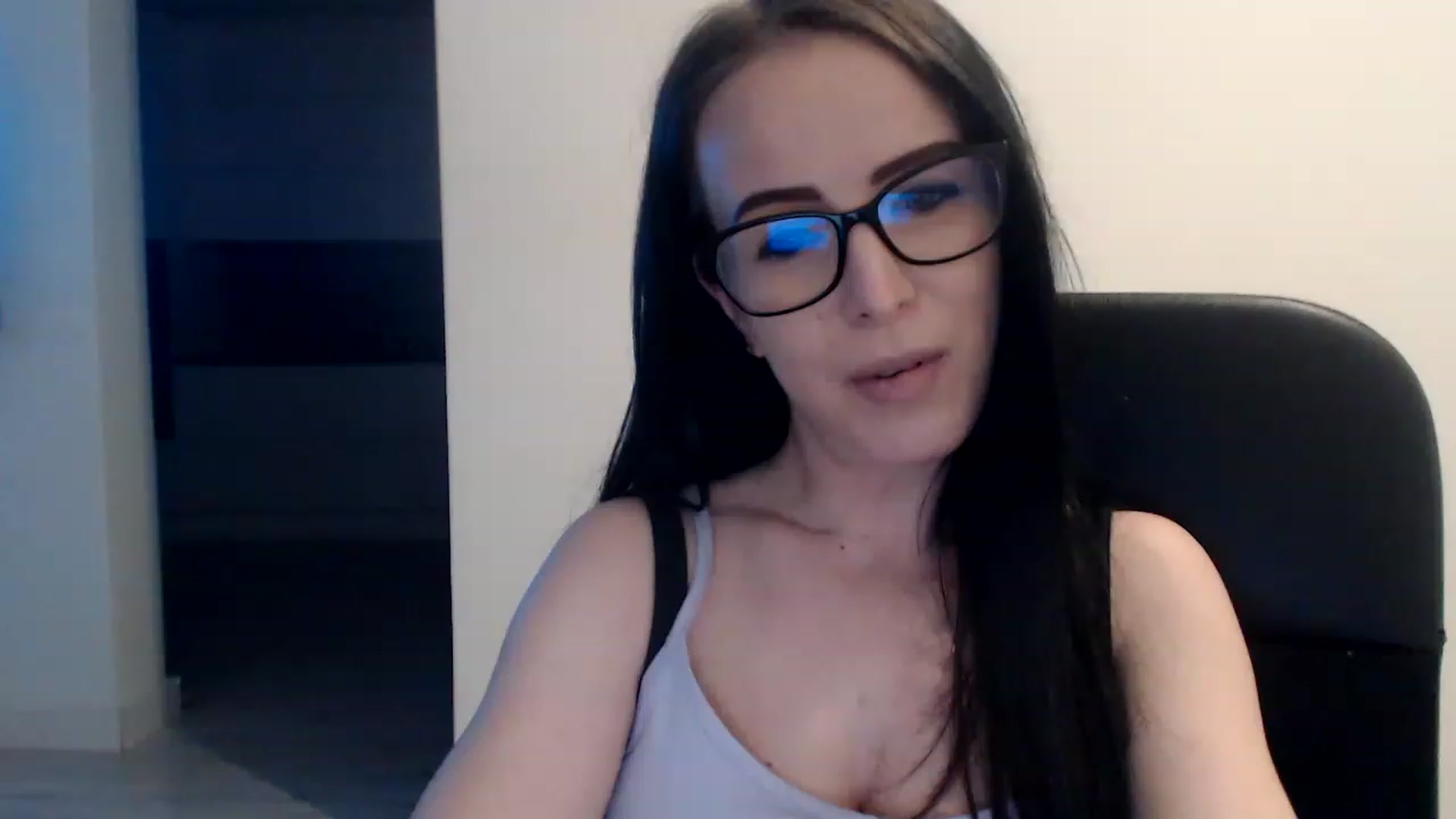 Gallery image thumbnail from Alexys23's myfreecams stream on, 04/18/2023, 03:00 image 17 of 20