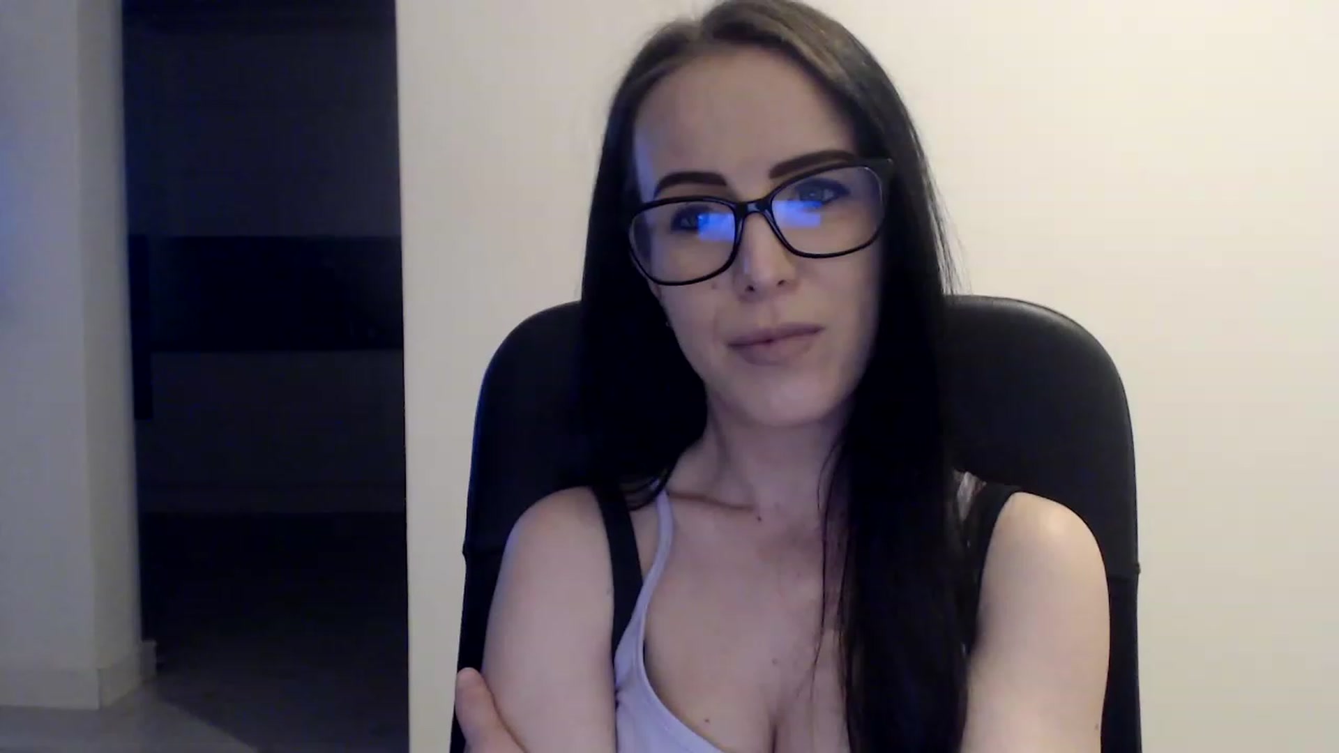 Gallery image thumbnail from Alexys23's myfreecams stream on, 04/18/2023, 03:00 image 11 of 20